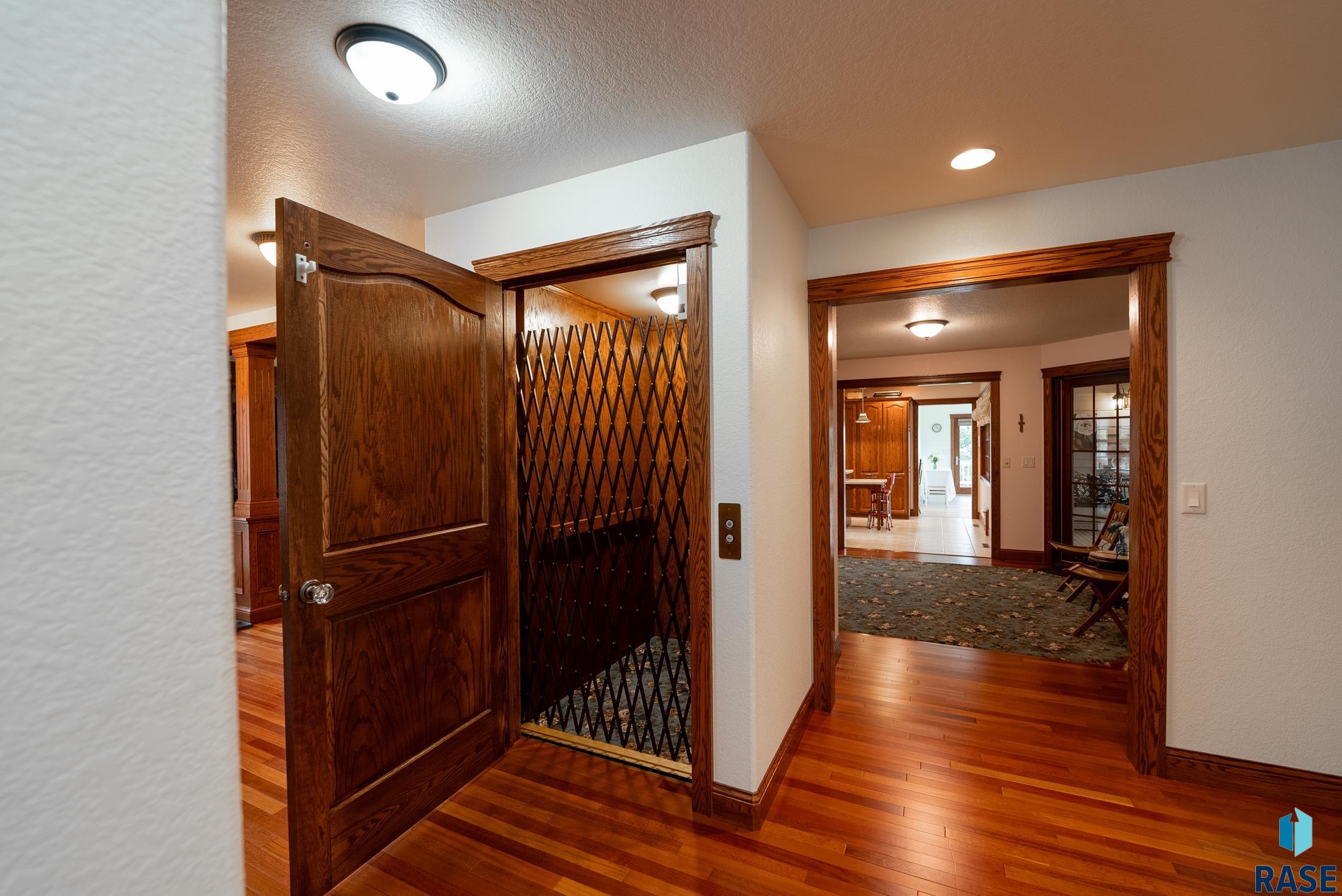 Yankton, South Dakota, 57078, United States, 6 Bedrooms Bedrooms, ,4 BathroomsBathrooms,Residential,For Sale,1975294