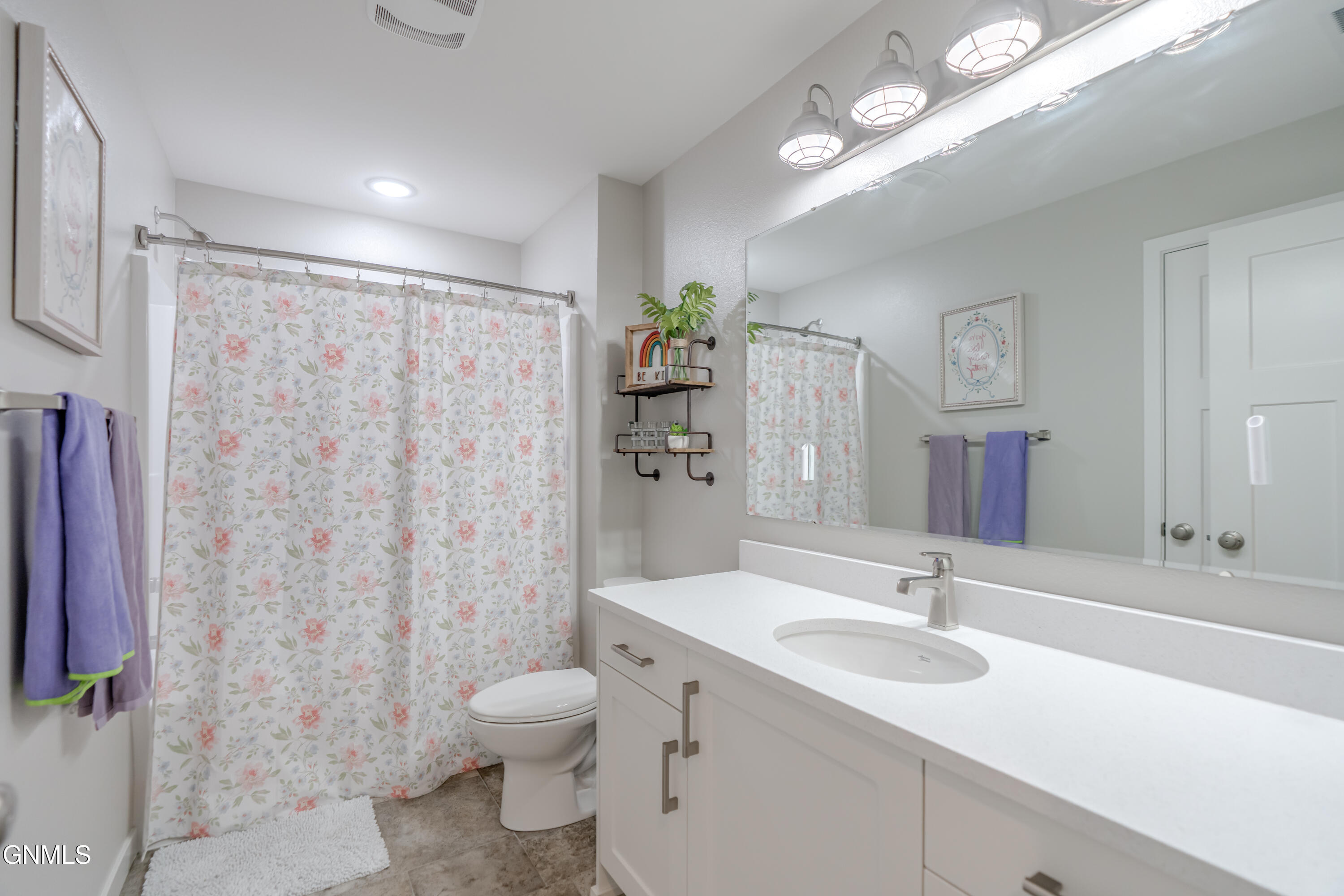 Bismarck, North Dakota, 58504, United States, 5 Bedrooms Bedrooms, ,2 BathroomsBathrooms,Residential,For Sale,1986096