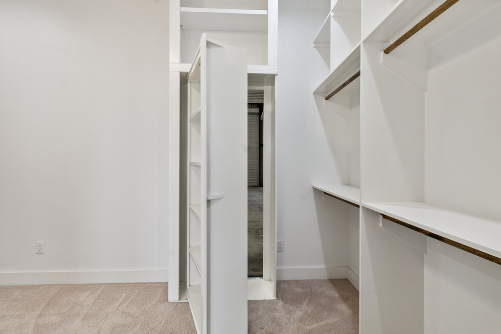 Mabank, Texas, 75147, United States, 2 Bedrooms Bedrooms, ,3 BathroomsBathrooms,Residential,For Sale,1989004