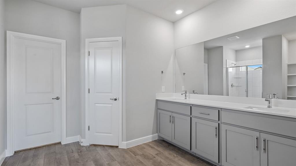 Mansfield, Texas, 76063, United States, 5 Bedrooms Bedrooms, ,3 BathroomsBathrooms,Residential,For Sale,1937196