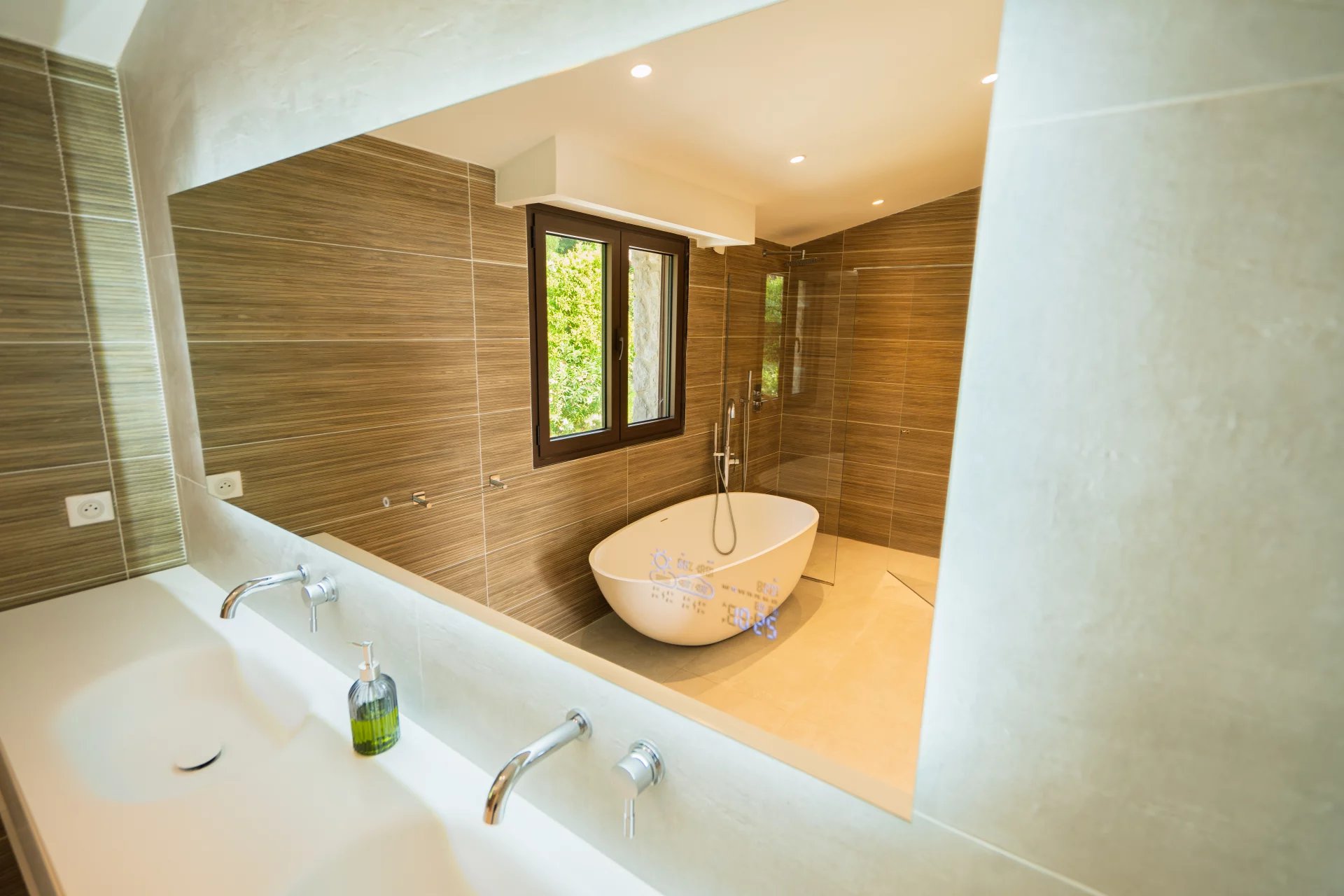 Saint-Paul-de-Vence, Provence-Alpes-Côte d’Azur, 06570, FR, 6 Bedrooms Bedrooms, ,Residential,For Sale,1988303