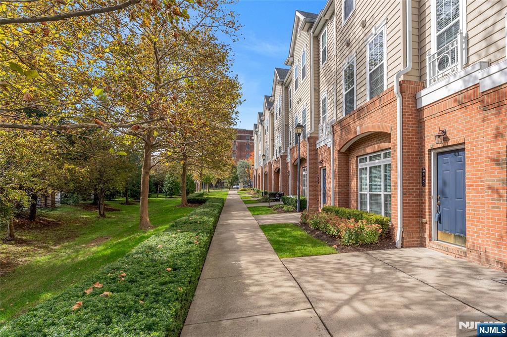 Belleville, New Jersey, 07109, United States, 2 Bedrooms Bedrooms, ,3 BathroomsBathrooms,Residential,For Sale,1971740