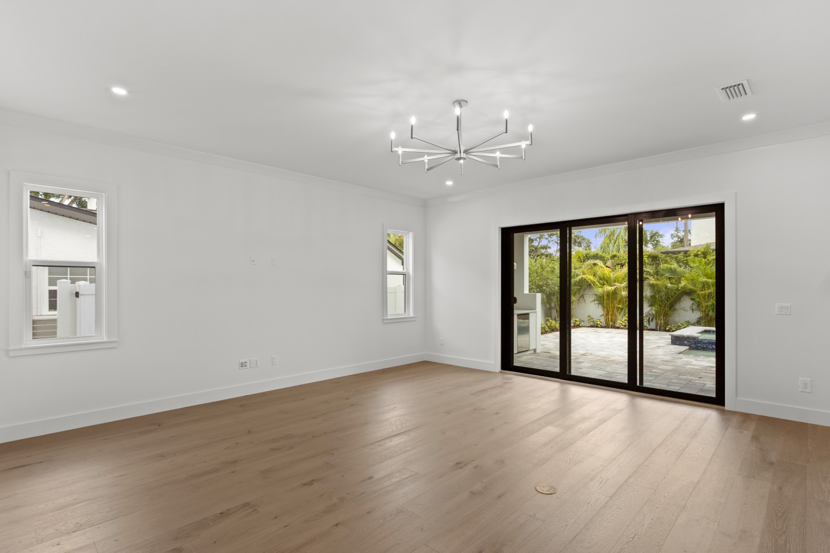 Tampa, Florida, 33611, United States, 6 Bedrooms Bedrooms, ,6 BathroomsBathrooms,Residential,For Sale,1981634