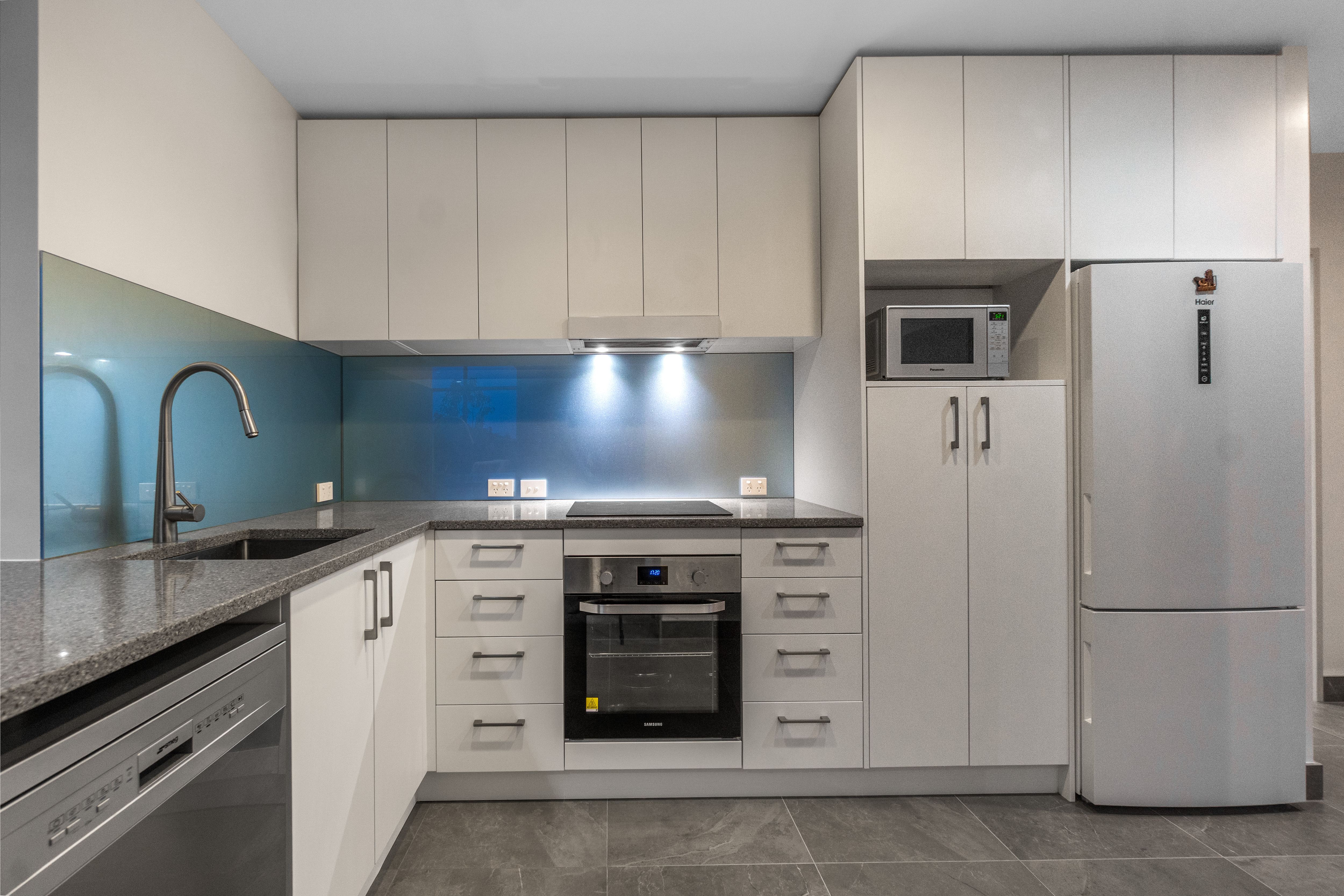  2F James Cook Cres - 物件實景