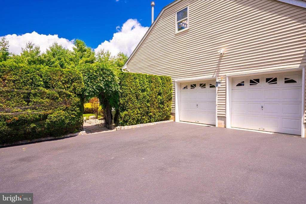 Monroe Township, New Jersey, 08831, United States, 5 Bedrooms Bedrooms, ,4 BathroomsBathrooms,Residential,For Sale,1895133