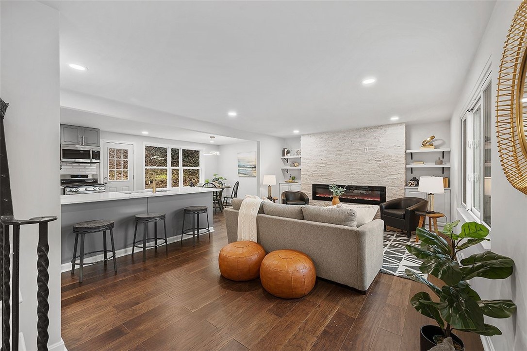 Mt Lebanon, Pennsylvania, 15243, United States, 4 Bedrooms Bedrooms, ,3 BathroomsBathrooms,Residential,For Sale,1875977