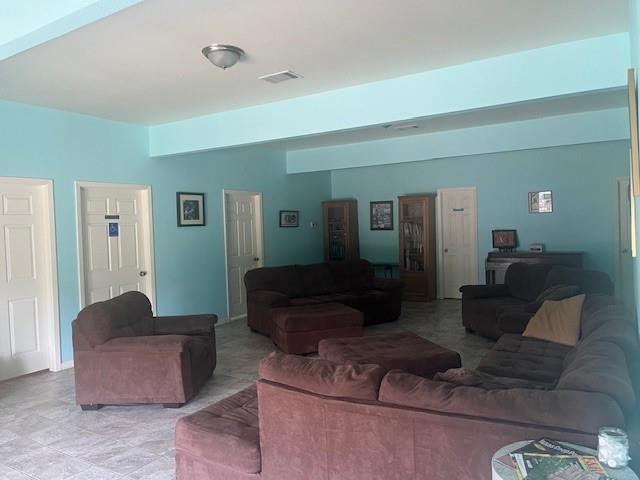 Commerce, Texas, 75428, United States, 7 Bedrooms Bedrooms, ,6 BathroomsBathrooms,Residential,For Sale,1984183