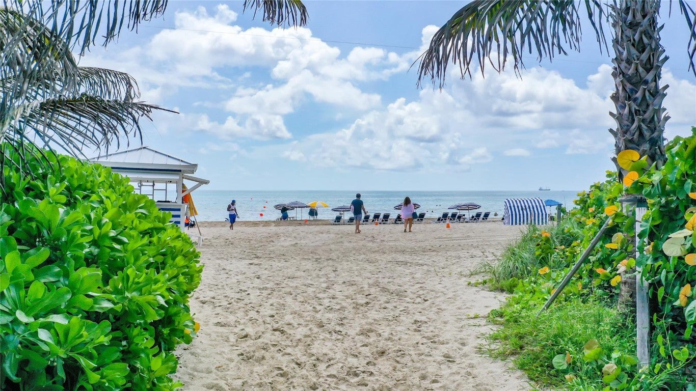 Miami Beach, Florida, 33140, United States, 2 Bedrooms Bedrooms, ,2 BathroomsBathrooms,Residential,For Sale,1974781