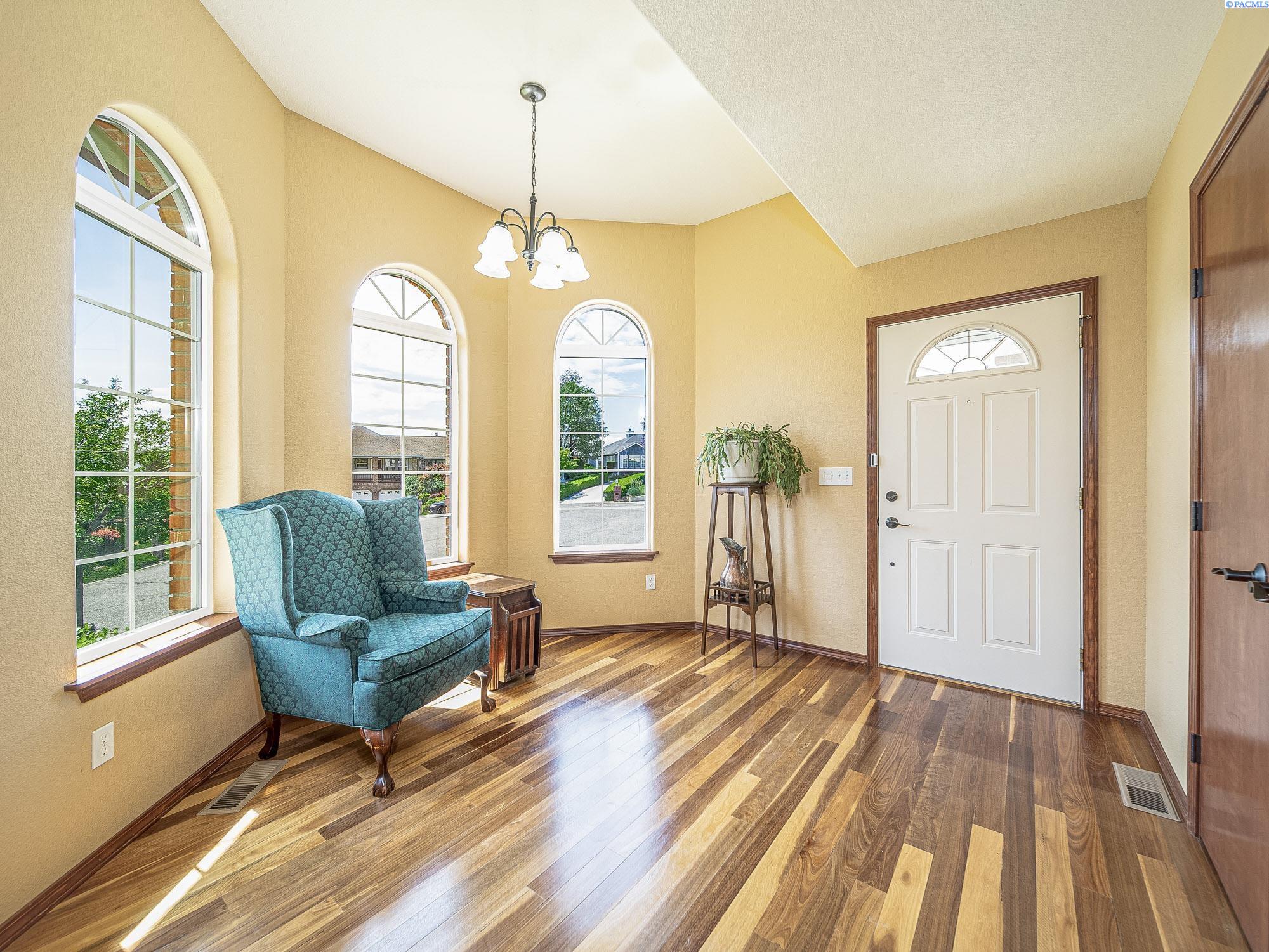 Yakima, Washington, 98908-0000, United States, 4 Bedrooms Bedrooms, ,2 BathroomsBathrooms,Residential,For Sale,1827891