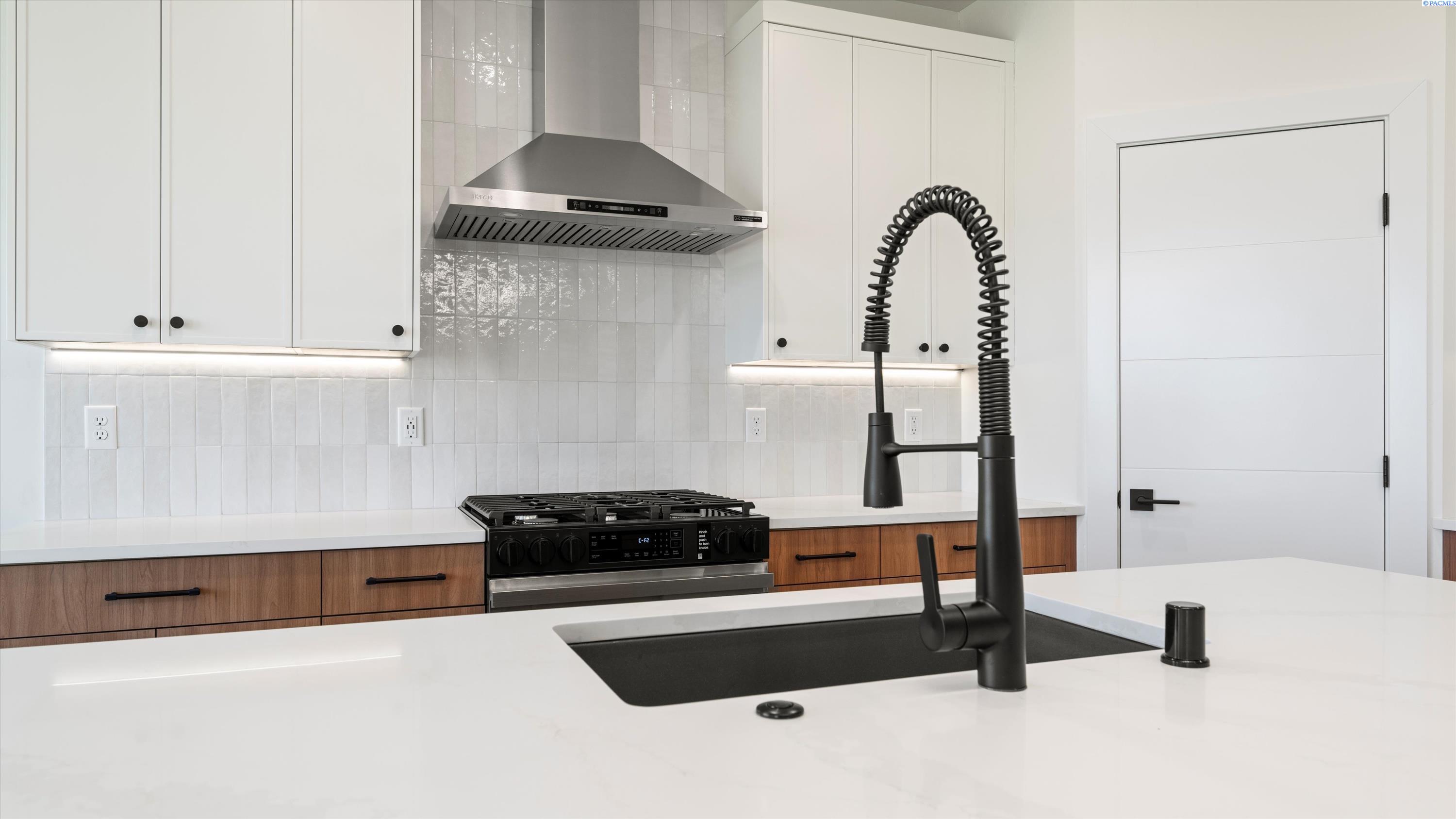 Richland, Washington, 99352, United States, 3 Bedrooms Bedrooms, ,2 BathroomsBathrooms,Residential,For Sale,2000656