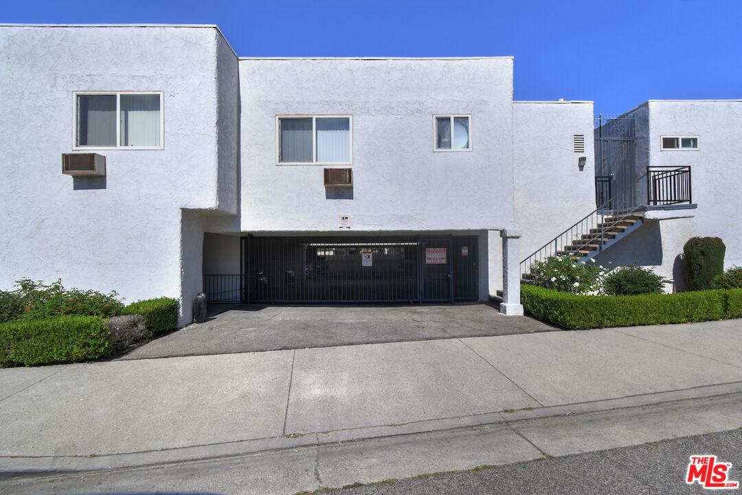 Northridge, California, 91325, United States, 41 Bedrooms Bedrooms, ,Residential,For Sale,1877595