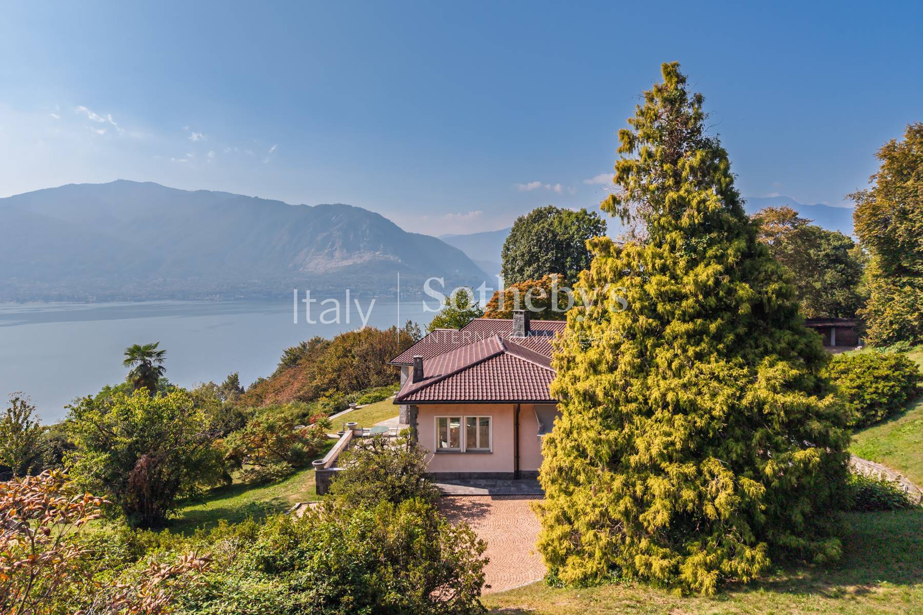 Elegant Villa with a Historic Park and Lake Views - 物件實景