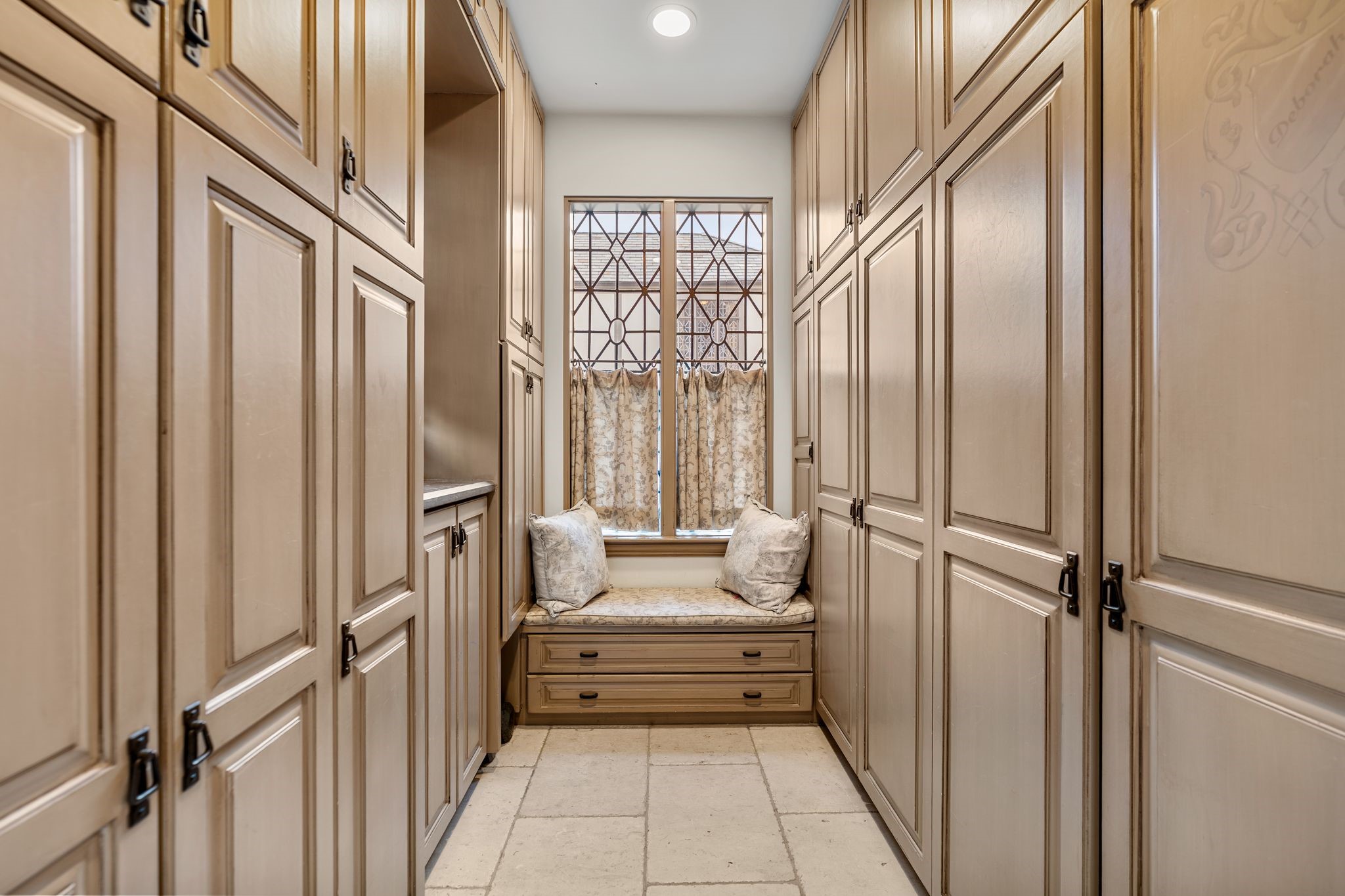  3325 Inwood Drive - 物件實景
