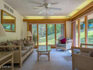 1tq5sqtifeit, Pennsylvania, 15534, United States, 3 Bedrooms Bedrooms, ,3 BathroomsBathrooms,Residential,For Sale,1947387