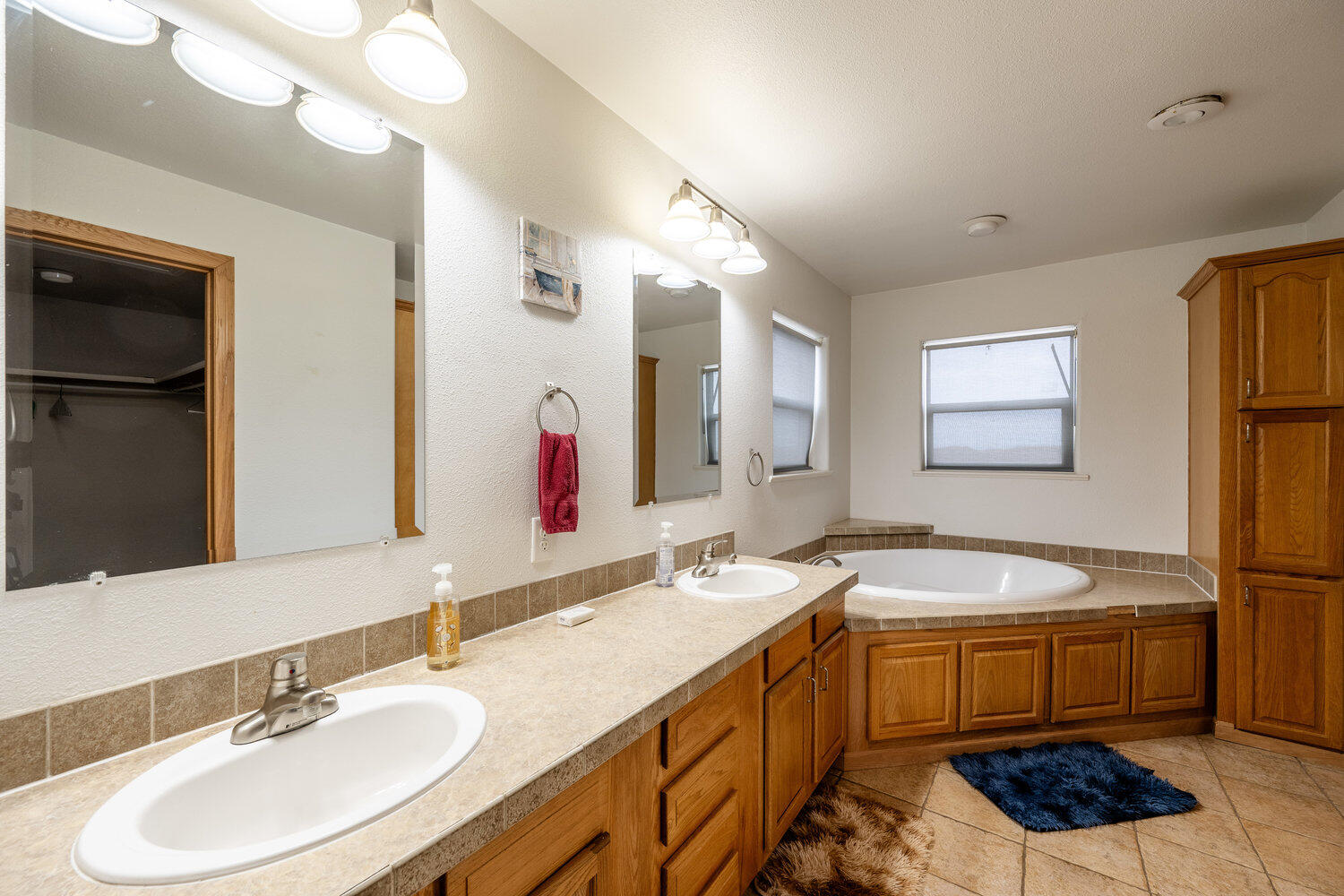 Buffalo, Wyoming, 82834, United States, 4 Bedrooms Bedrooms, ,4 BathroomsBathrooms,Residential,For Sale,1990981