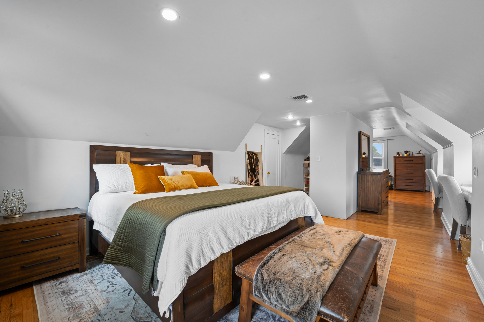 Oceanside, New York, 11572, United States, 3 Bedrooms Bedrooms, ,2 BathroomsBathrooms,Residential,For Sale,1928252