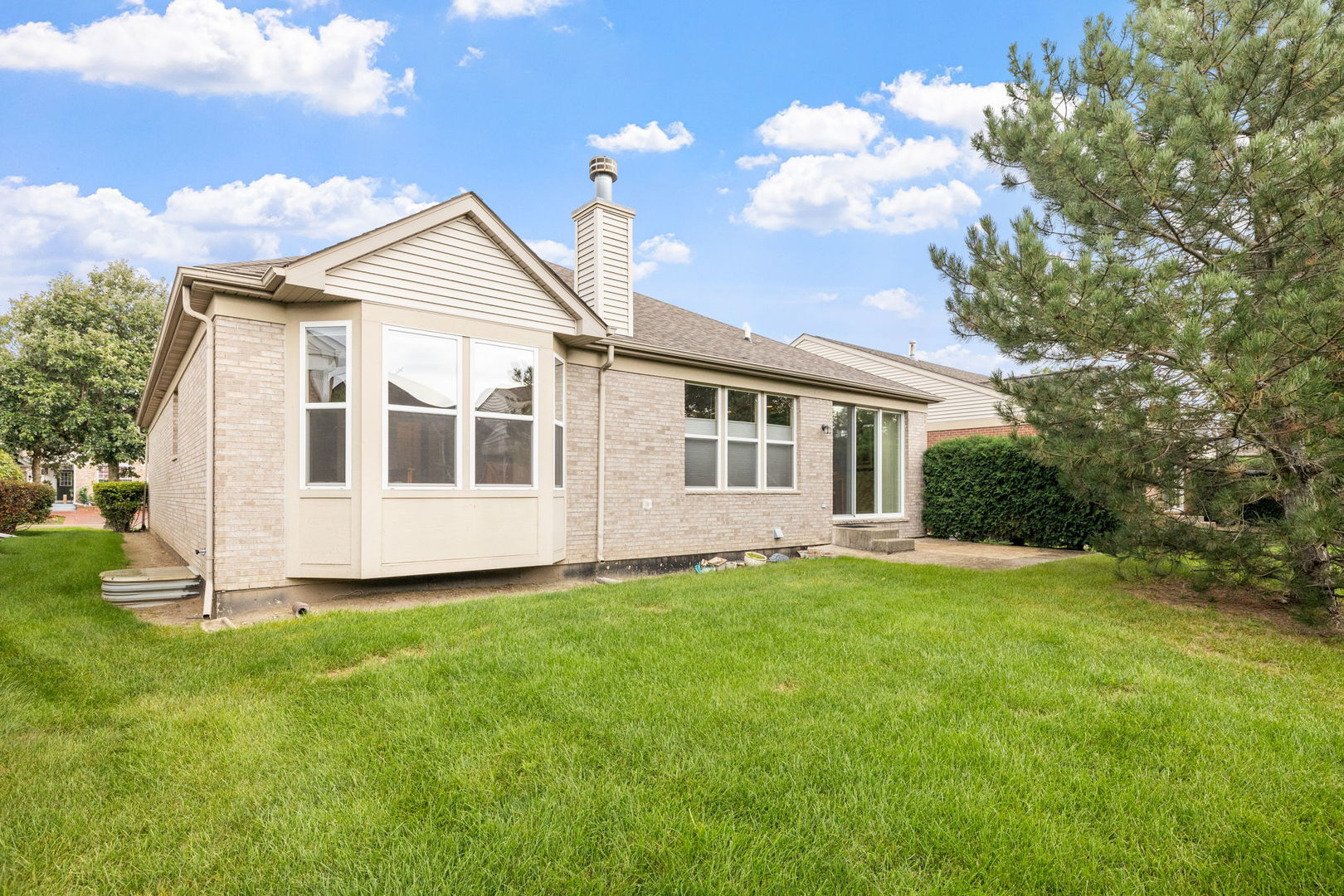 Orland Park, Illinois, 60462, United States, 2 Bedrooms Bedrooms, ,2 BathroomsBathrooms,Residential,For Sale,1941007