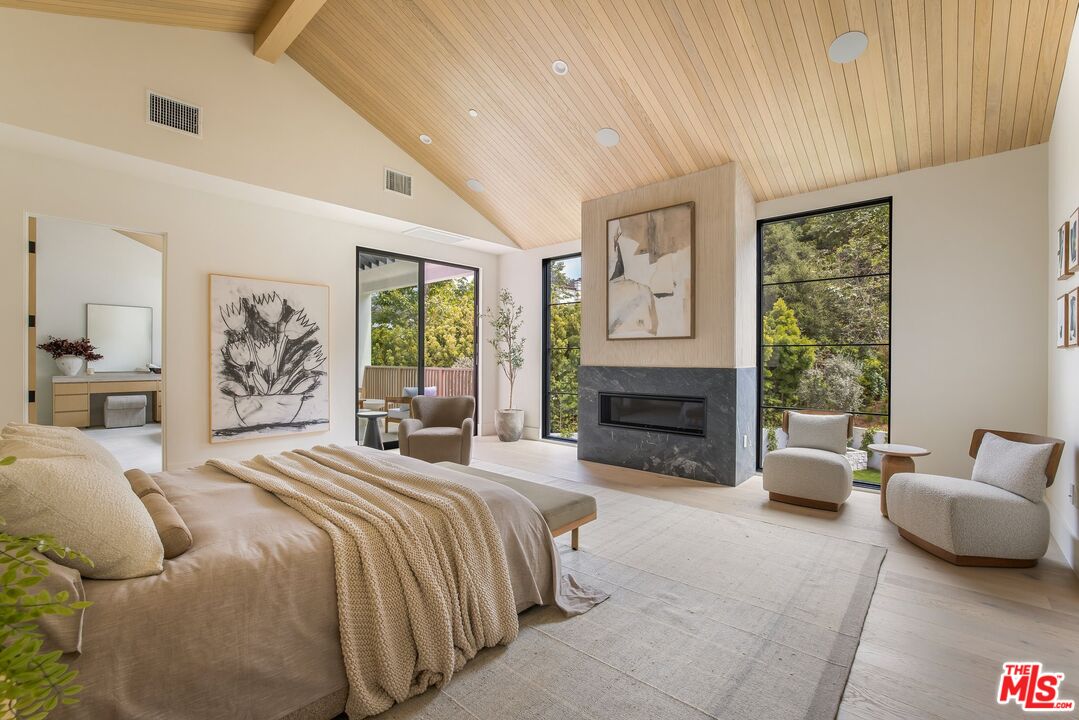 Los Angeles, California, 90049, United States, 5 Bedrooms Bedrooms, ,3 BathroomsBathrooms,Residential,For Sale,1839044