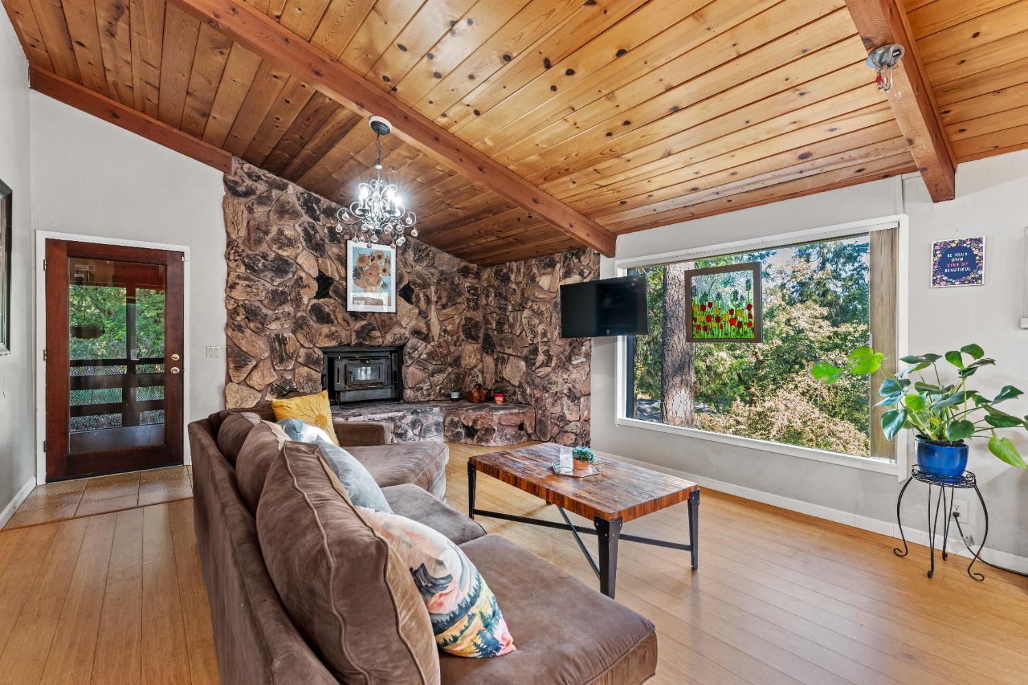 Colfax, California, 95713, United States, 3 Bedrooms Bedrooms, ,2 BathroomsBathrooms,Residential,For Sale,1940988