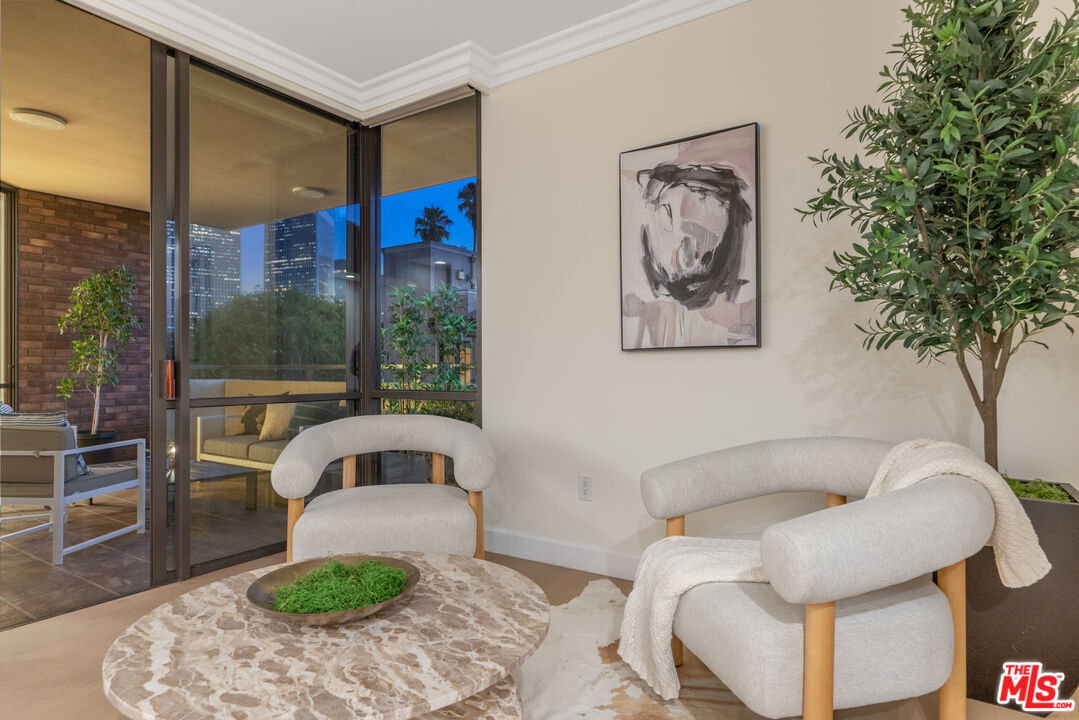 Beverly Hills, California, 90212, United States, 2 Bedrooms Bedrooms, ,3 BathroomsBathrooms,Residential,For Sale,1891933