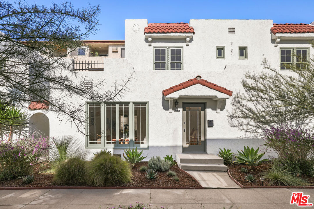 Los Angeles, California, 90036, United States, 2 Bedrooms Bedrooms, ,2 BathroomsBathrooms,Residential,For Sale,2003029