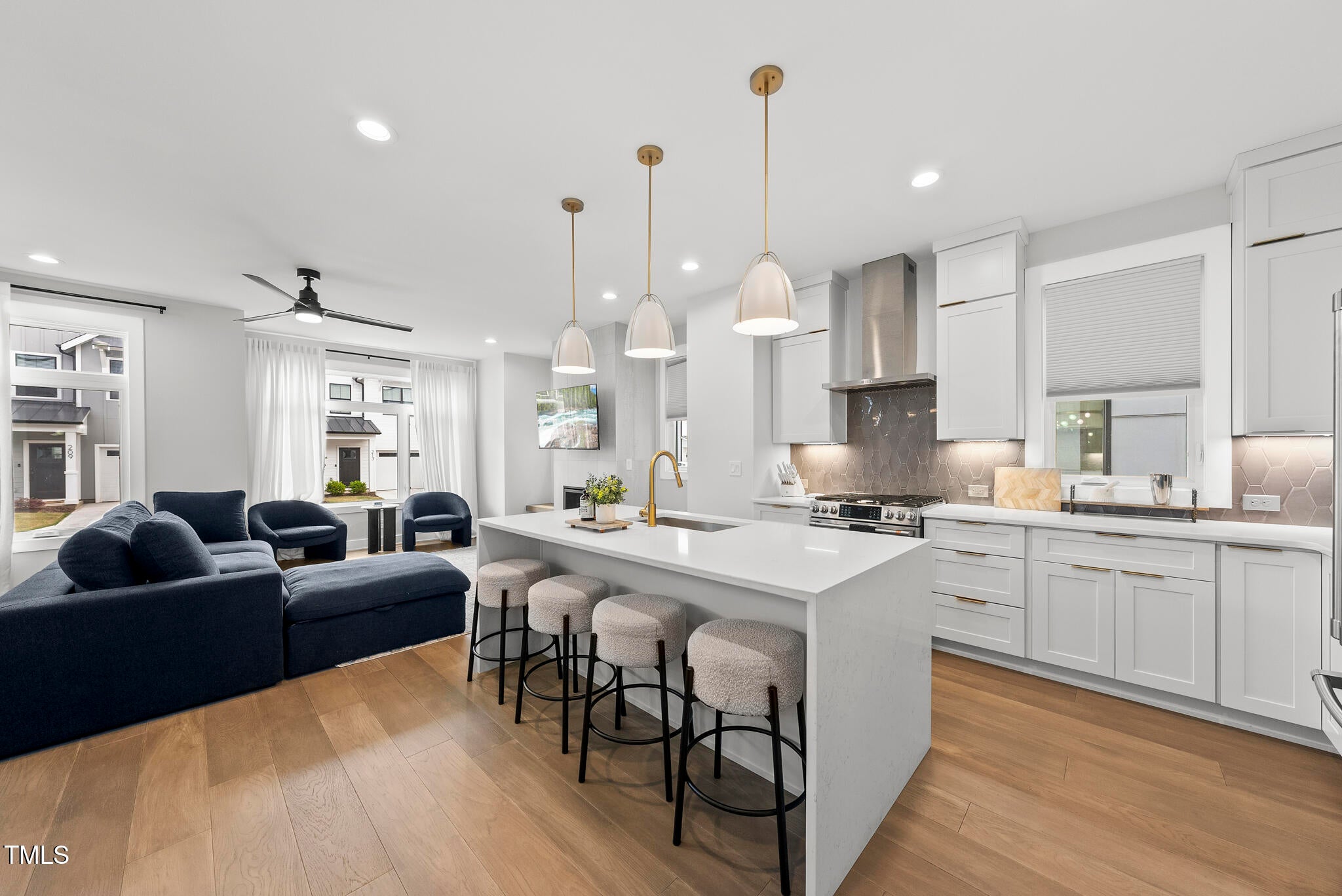 Raleigh, North Carolina, 27601, United States, 4 Bedrooms Bedrooms, ,4 BathroomsBathrooms,Residential,For Sale,1793176
