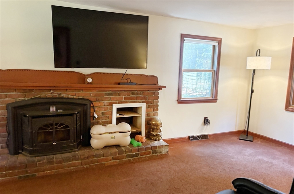 Halifax, Massachusetts, 02338, United States, 3 Bedrooms Bedrooms, ,4 BathroomsBathrooms,Residential,For Sale,1896285