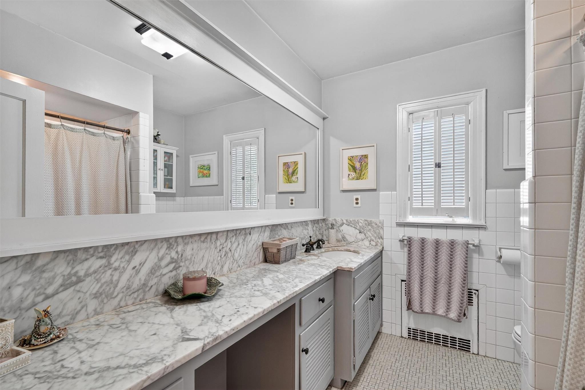 Airmont, New York, 10901, United States, 5 Bedrooms Bedrooms, ,3 BathroomsBathrooms,Residential,For Sale,1868827