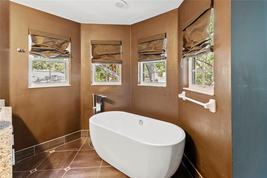 Bradenton, Florida, 34209, United States, 3 Bedrooms Bedrooms, ,3 BathroomsBathrooms,Residential,For Sale,1829594