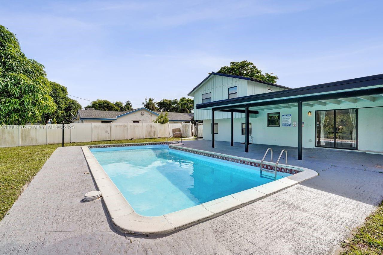 West Palm Beach, Florida, 33407, United States, 6 Bedrooms Bedrooms, ,5 BathroomsBathrooms,Residential,For Sale,1987925