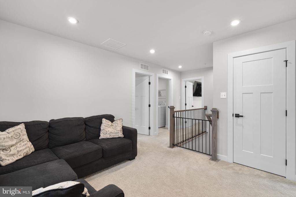 Frederick, Maryland, 21702, United States, 4 Bedrooms Bedrooms, ,4 BathroomsBathrooms,Residential,For Sale,2048638