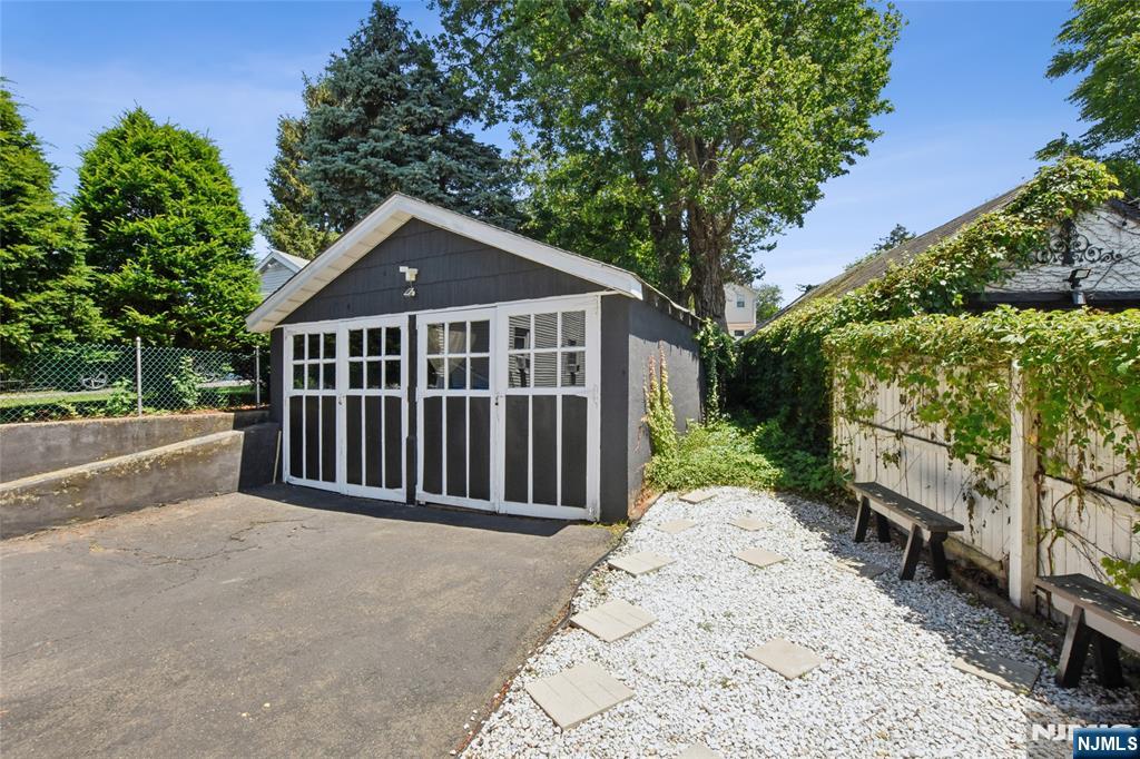 Bloomfield, New Jersey, 07003, United States, 4 Bedrooms Bedrooms, ,2 BathroomsBathrooms,Residential,For Sale,1897617