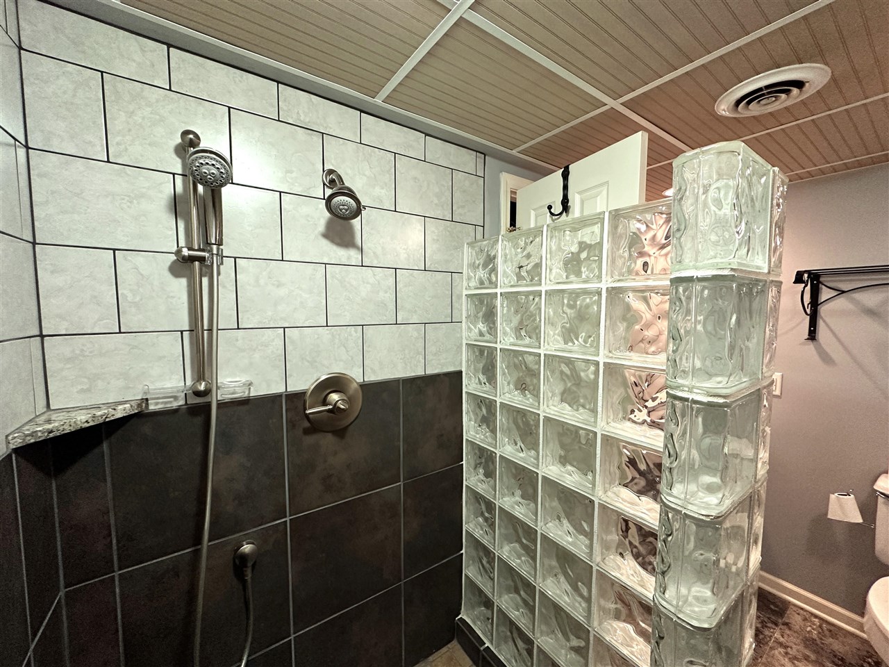 Bowling Green, Kentucky, 42103, United States, 4 Bedrooms Bedrooms, ,5 BathroomsBathrooms,Residential,For Sale,1991633