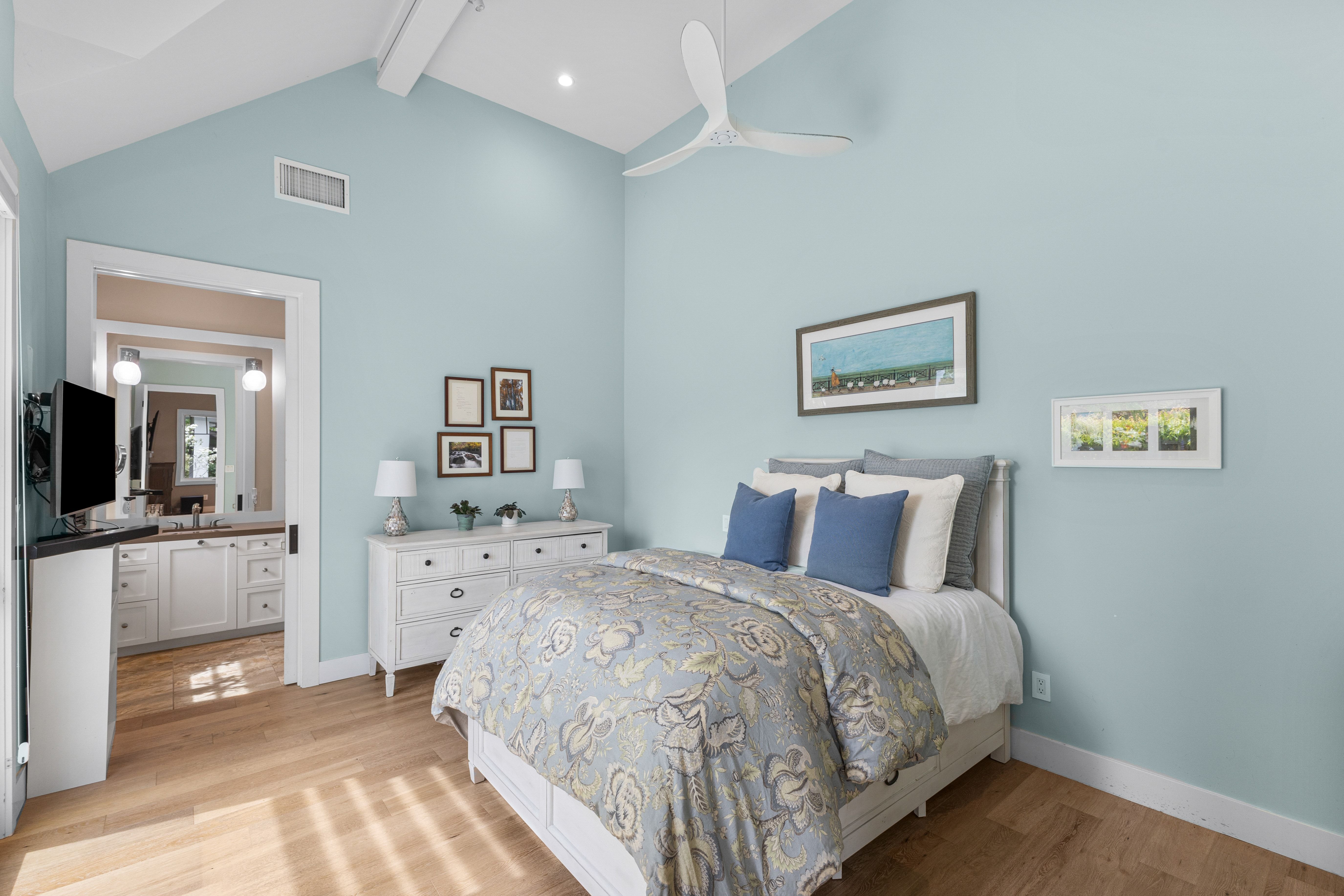  A Private One-Acre Compound Defined by Craftsmanship, Scale and Resort Living - 物件實景