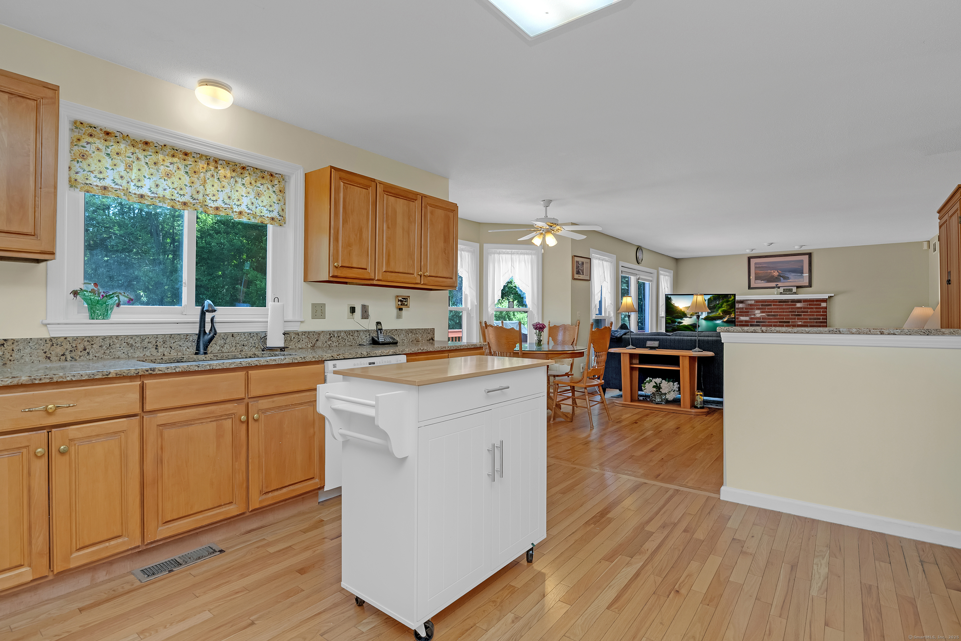 South Windsor, Connecticut, 06074, United States, 3 Bedrooms Bedrooms, ,4 BathroomsBathrooms,Residential,For Sale,1912297