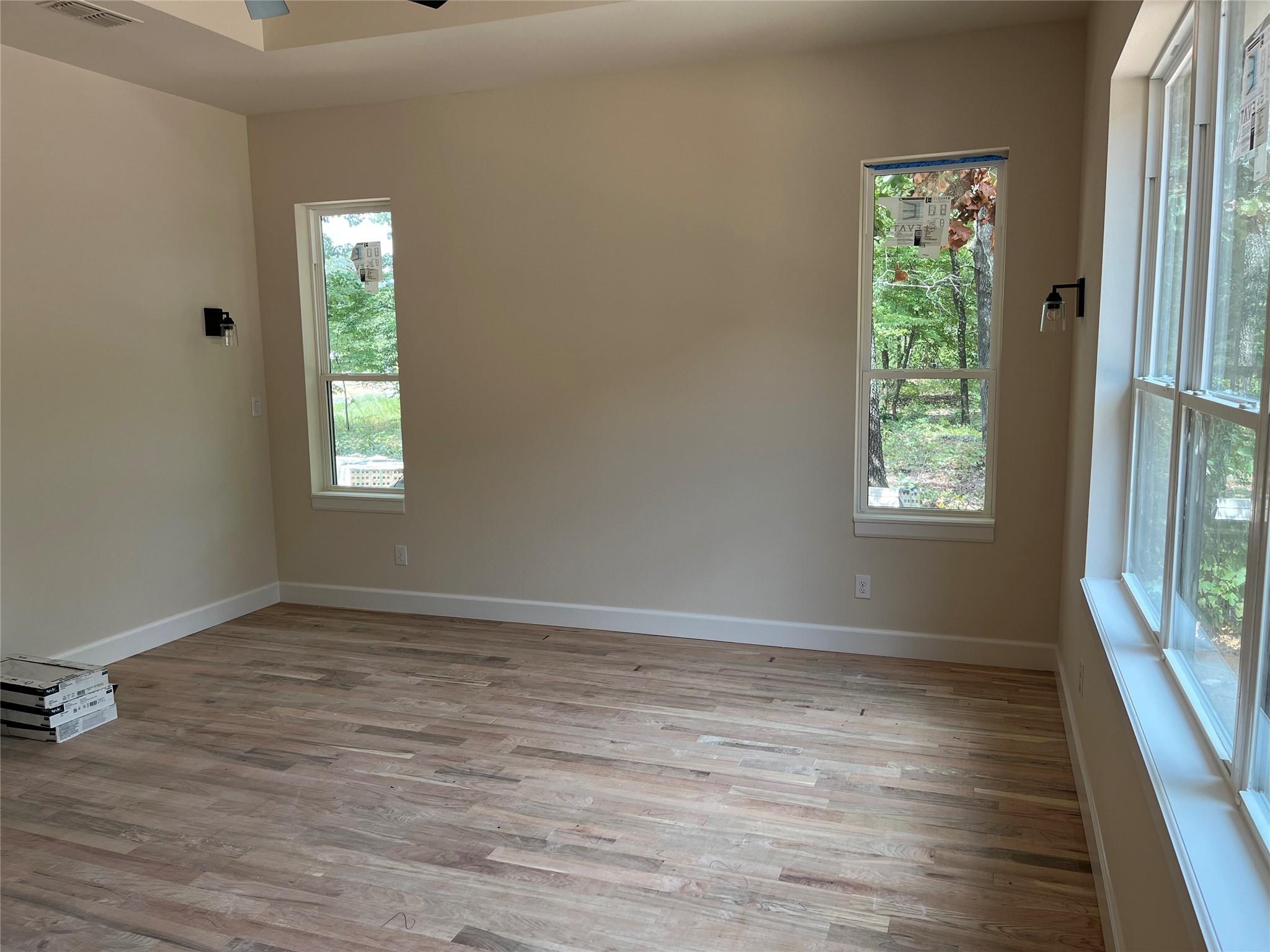 Mineola, Texas, 75773, United States, 4 Bedrooms Bedrooms, ,4 BathroomsBathrooms,Residential,For Sale,1981031