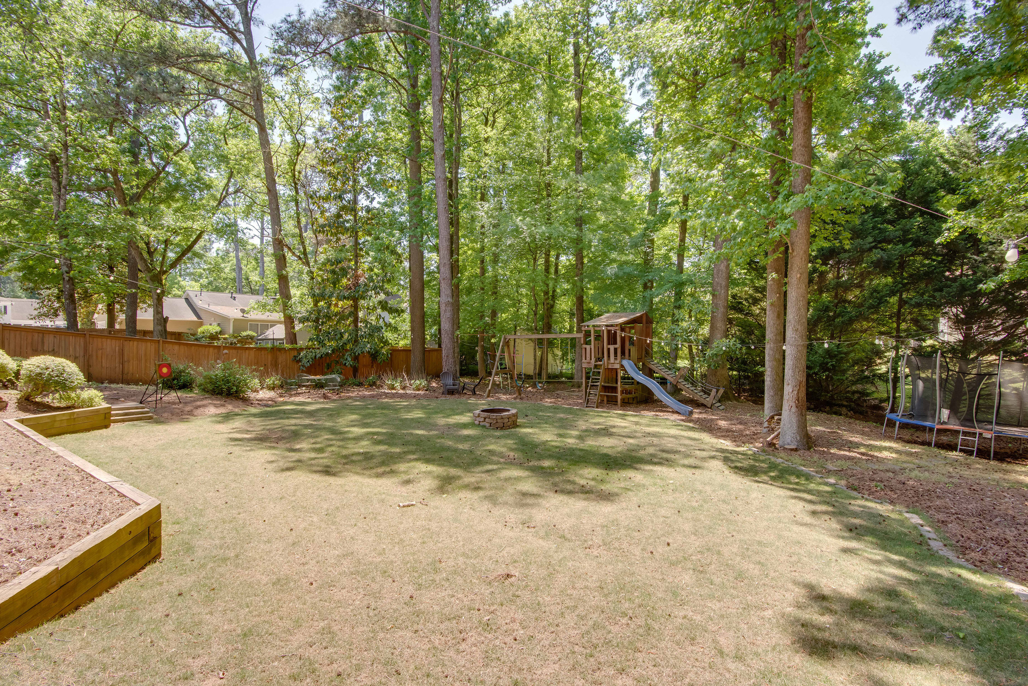  Tucked into an Established Neighborhood in the Heart of Peachtree Corners - 物件實景