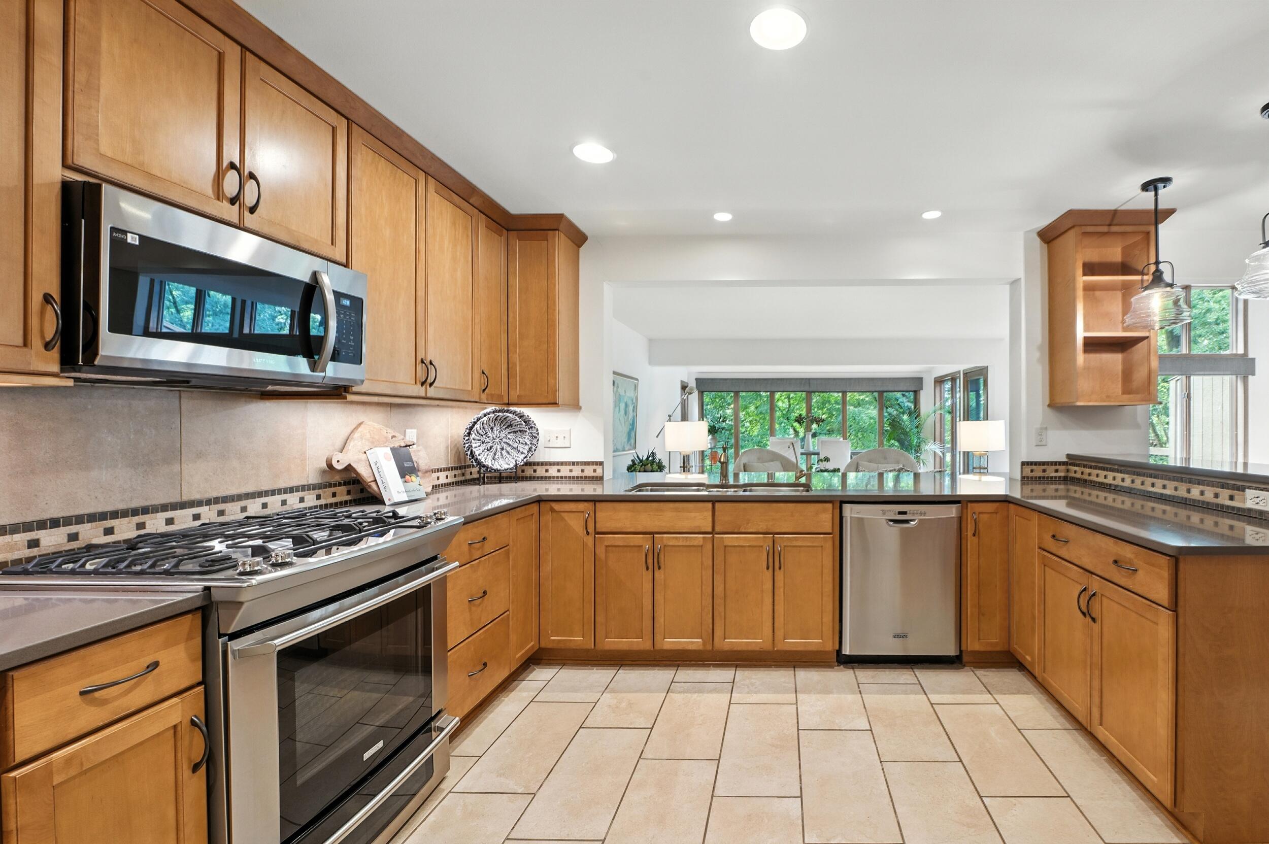 Delafield, Wisconsin, 53029, United States, 2 Bedrooms Bedrooms, ,4 BathroomsBathrooms,Residential,For Sale,1917122