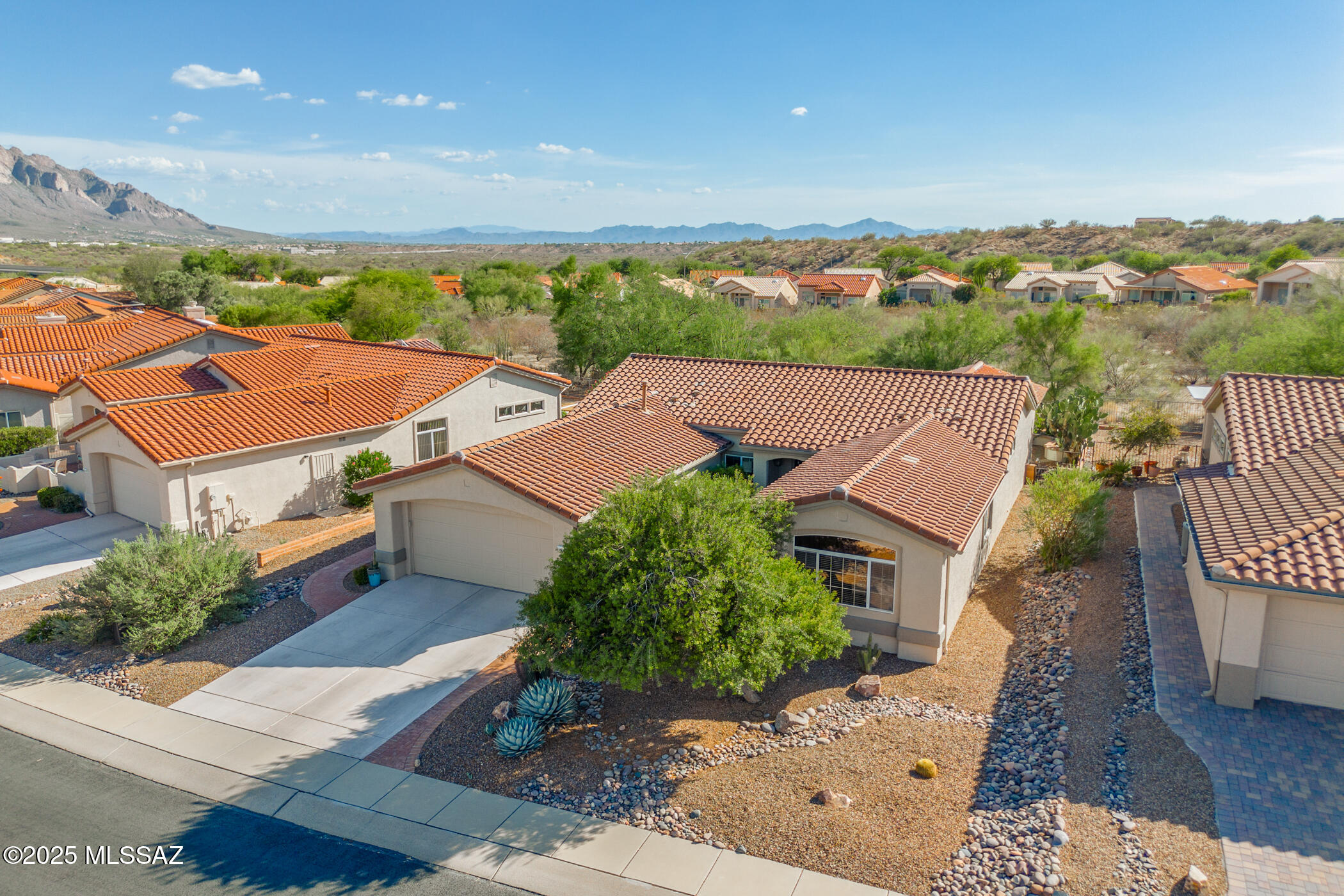 Oro Valley, Arizona, 85755, United States, 2 Bedrooms Bedrooms, ,2 BathroomsBathrooms,Residential,For Sale,1947298