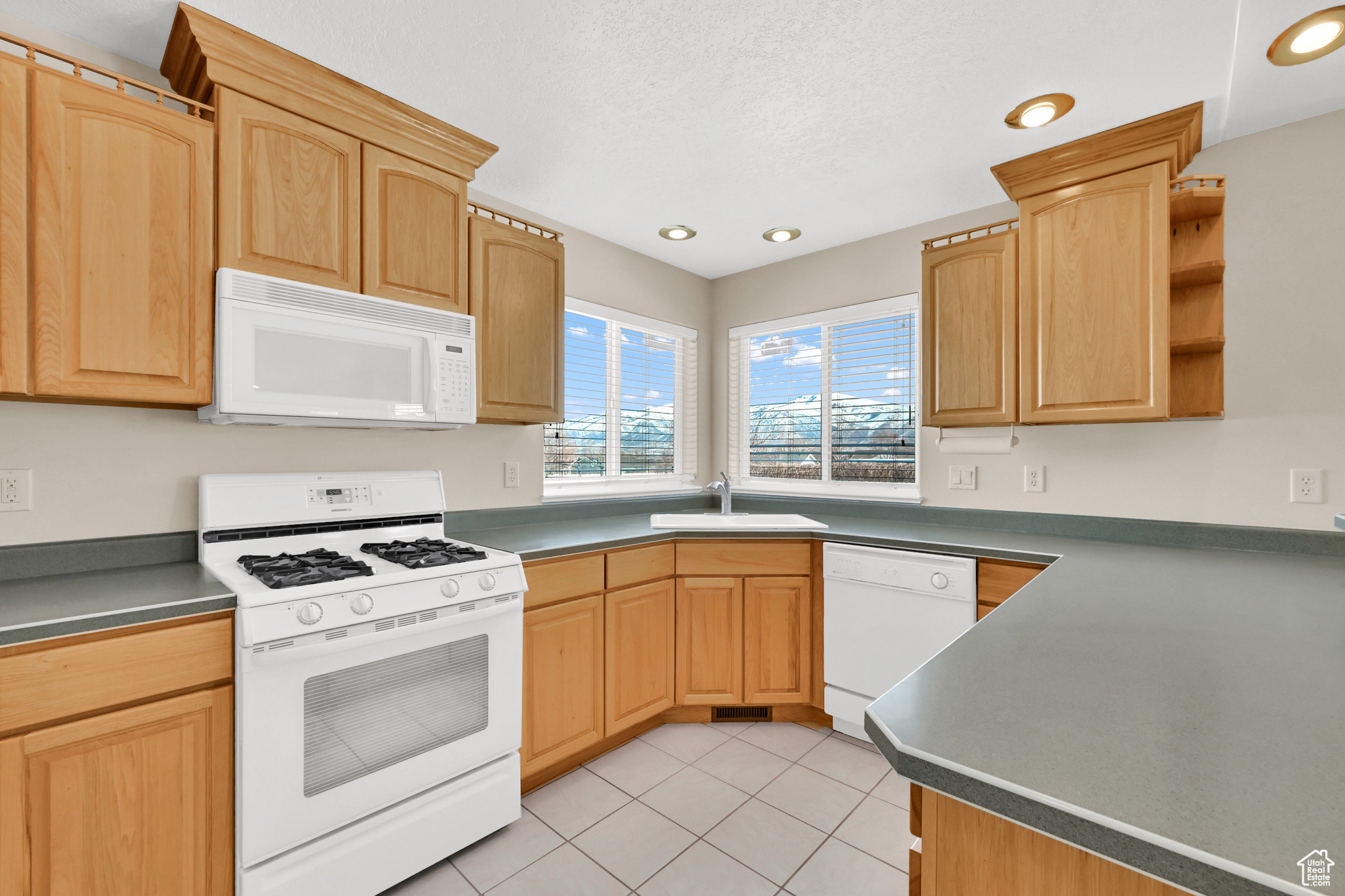 Hyrum, Utah, 84319, United States, 5 Bedrooms Bedrooms, ,3 BathroomsBathrooms,Residential,For Sale,1729547