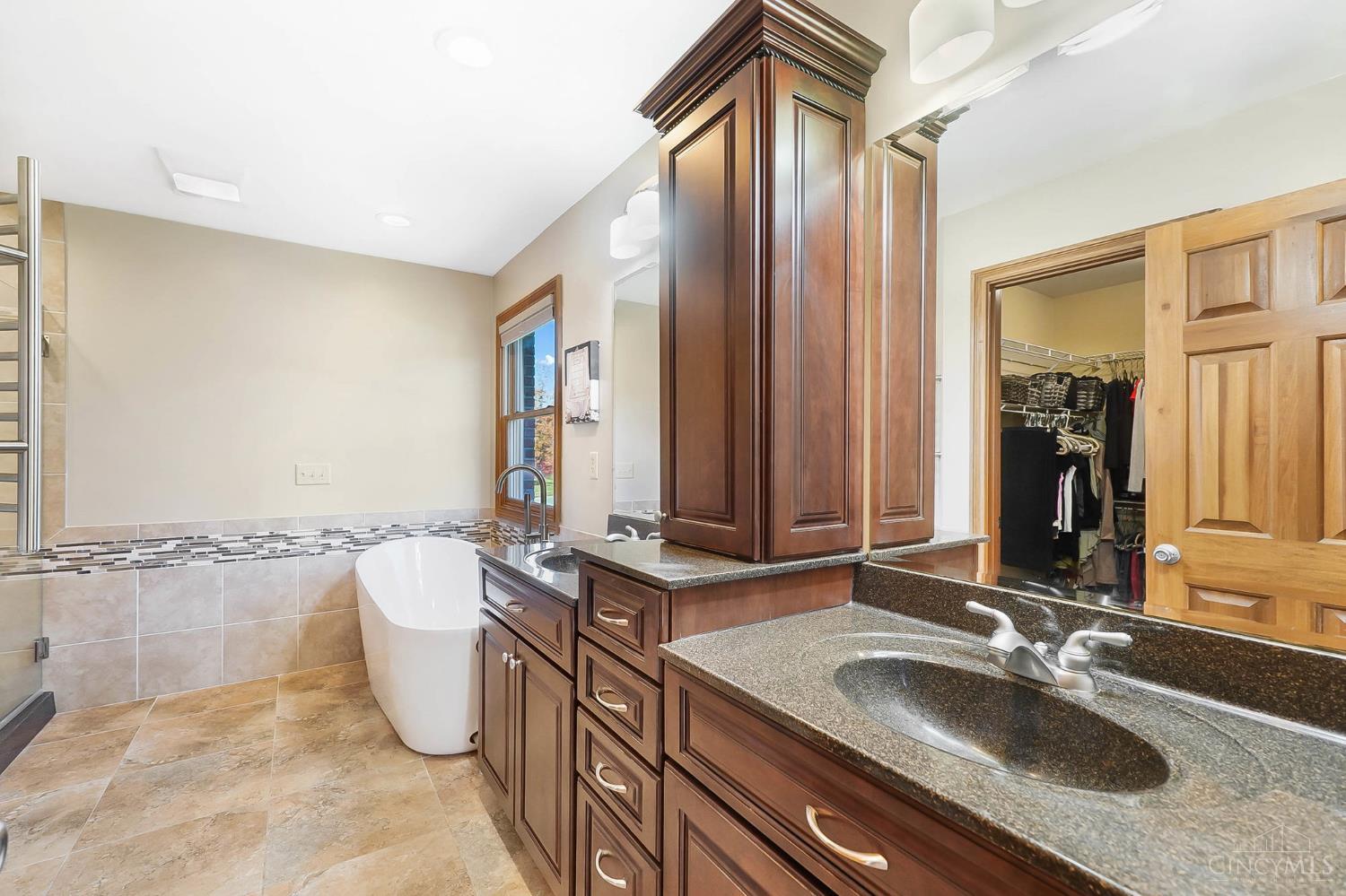 Hamilton, Ohio, 45013, United States, 4 Bedrooms Bedrooms, ,4 BathroomsBathrooms,Residential,For Sale,2000697