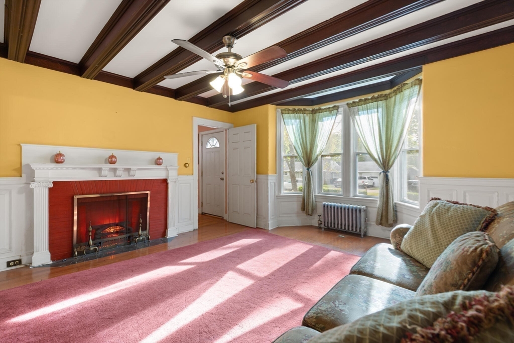 North Attleboro, Massachusetts, 02760, United States, 5 Bedrooms Bedrooms, ,2 BathroomsBathrooms,Residential,For Sale,1939439