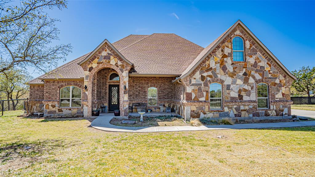 Azle, Texas, 76020, United States, 5 Bedrooms Bedrooms, ,4 BathroomsBathrooms,Residential,For Sale,1978324