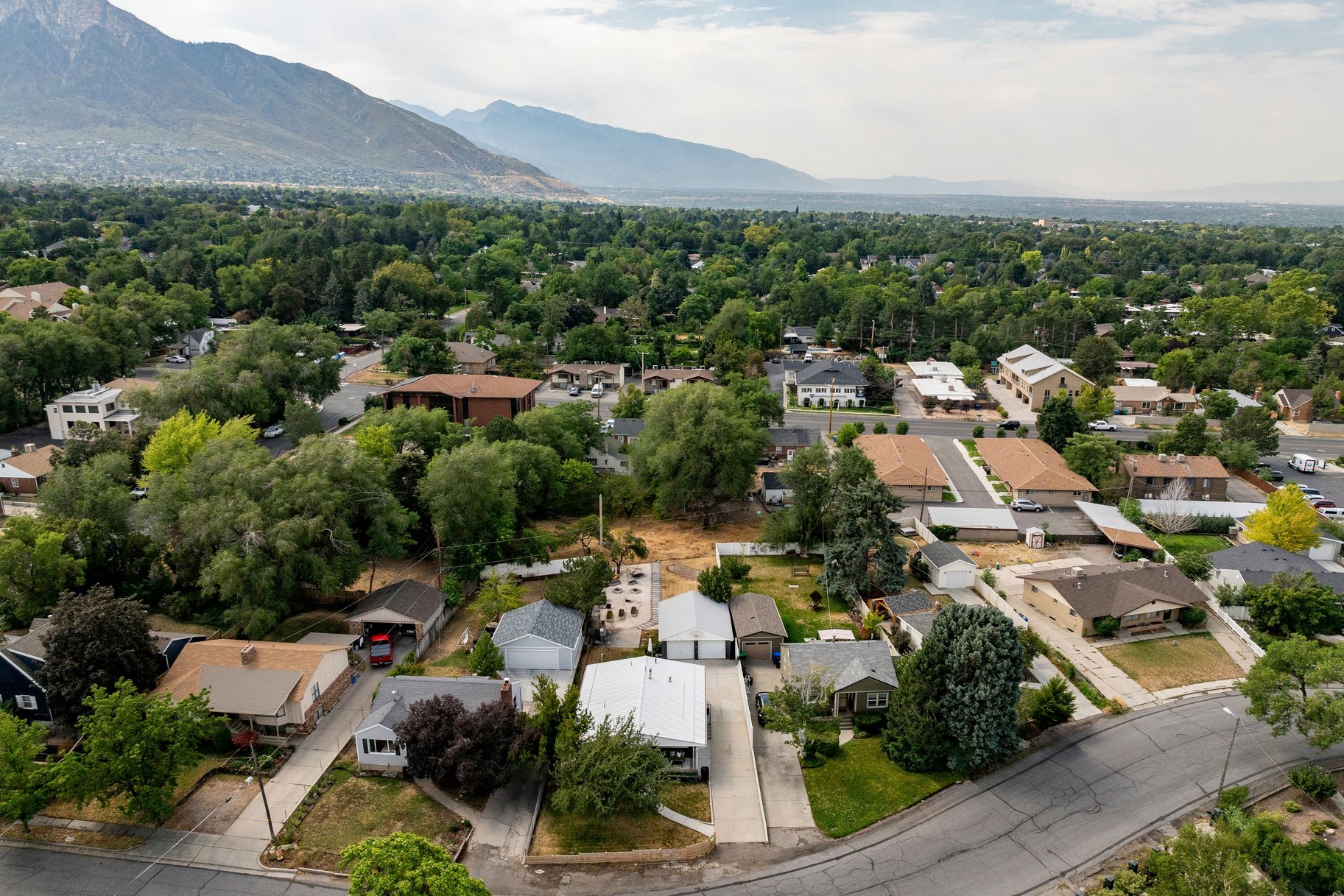  Updated Millcreek Home with Space to Make It Your Own - 物件實景
