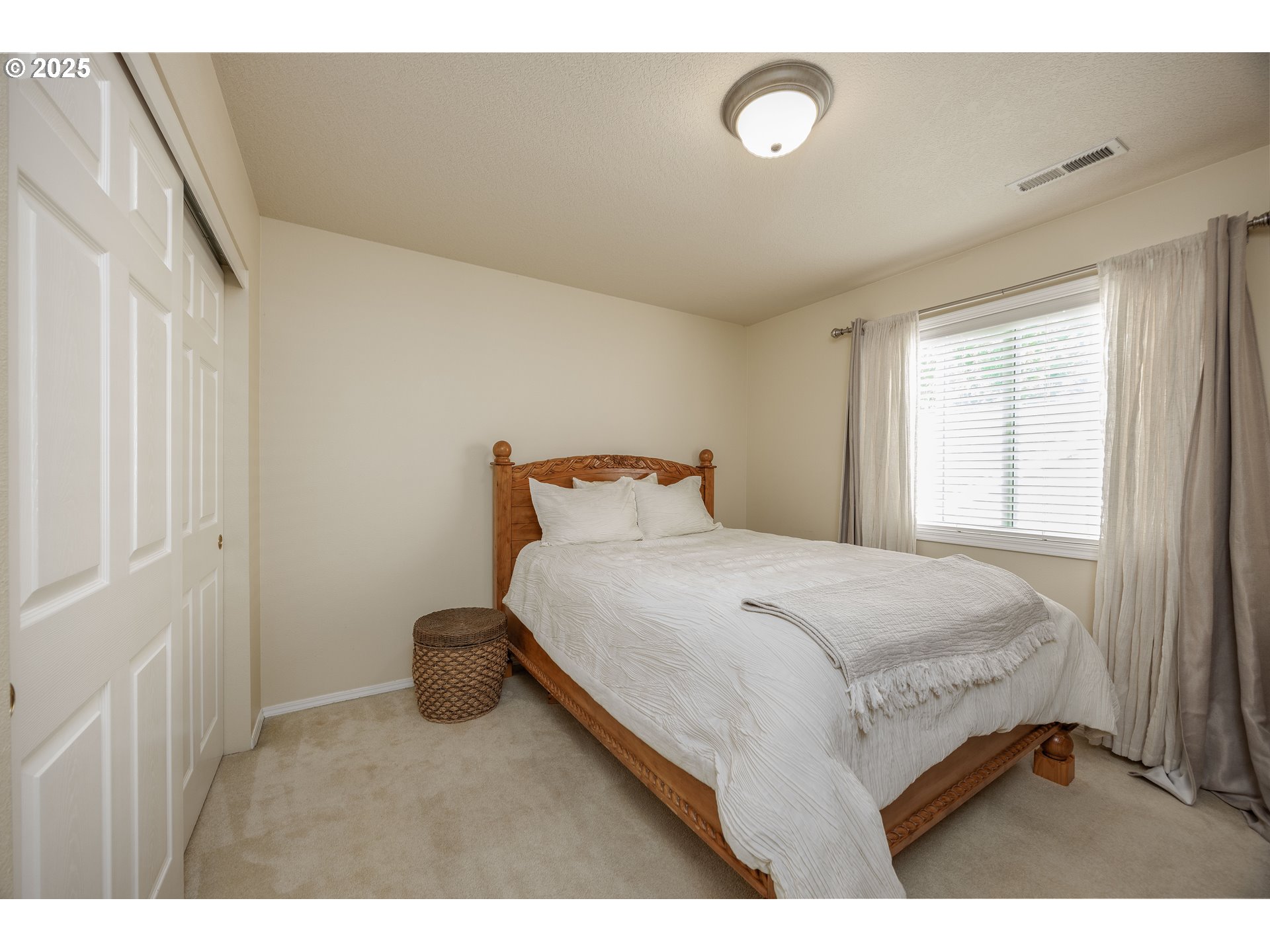 Portland, Oregon, 97229, United States, 4 Bedrooms Bedrooms, ,2 BathroomsBathrooms,Residential,For Sale,1877425