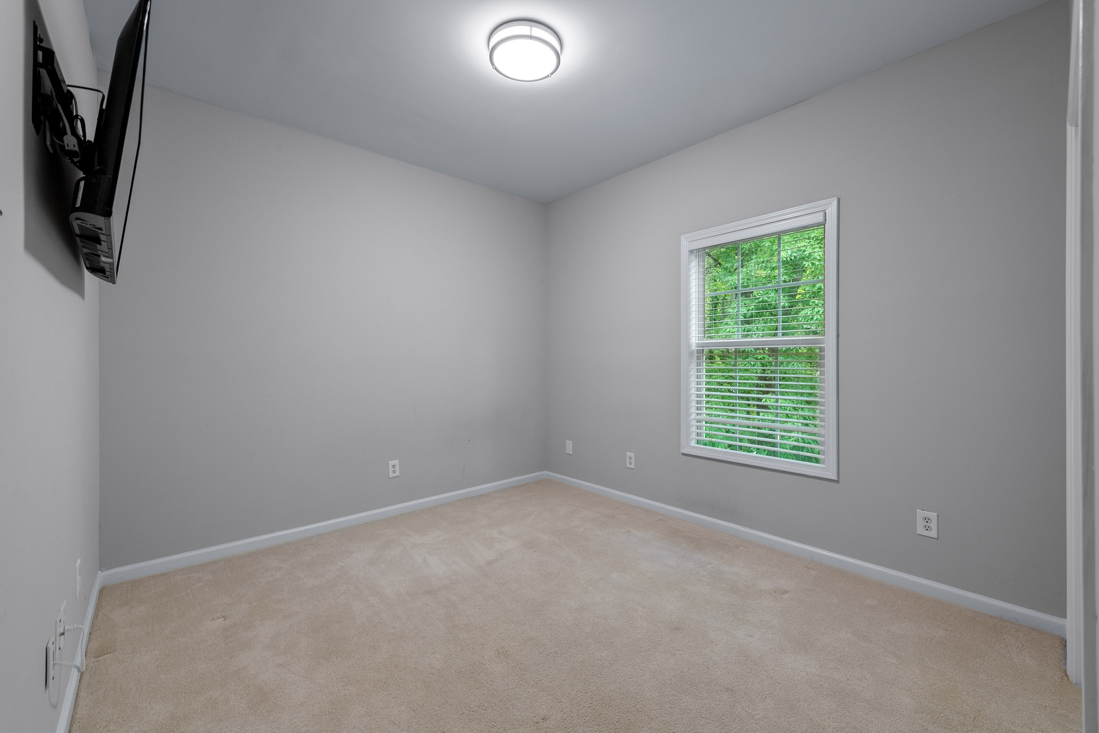  Bright Traditional with Custom Upgrades in Collier Heights - 物件實景