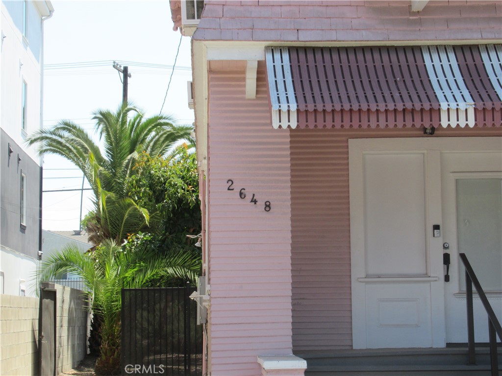 Los Angeles, California, 90018, United States, 4 Bedrooms Bedrooms, ,2 BathroomsBathrooms,Residential,For Sale,1941625