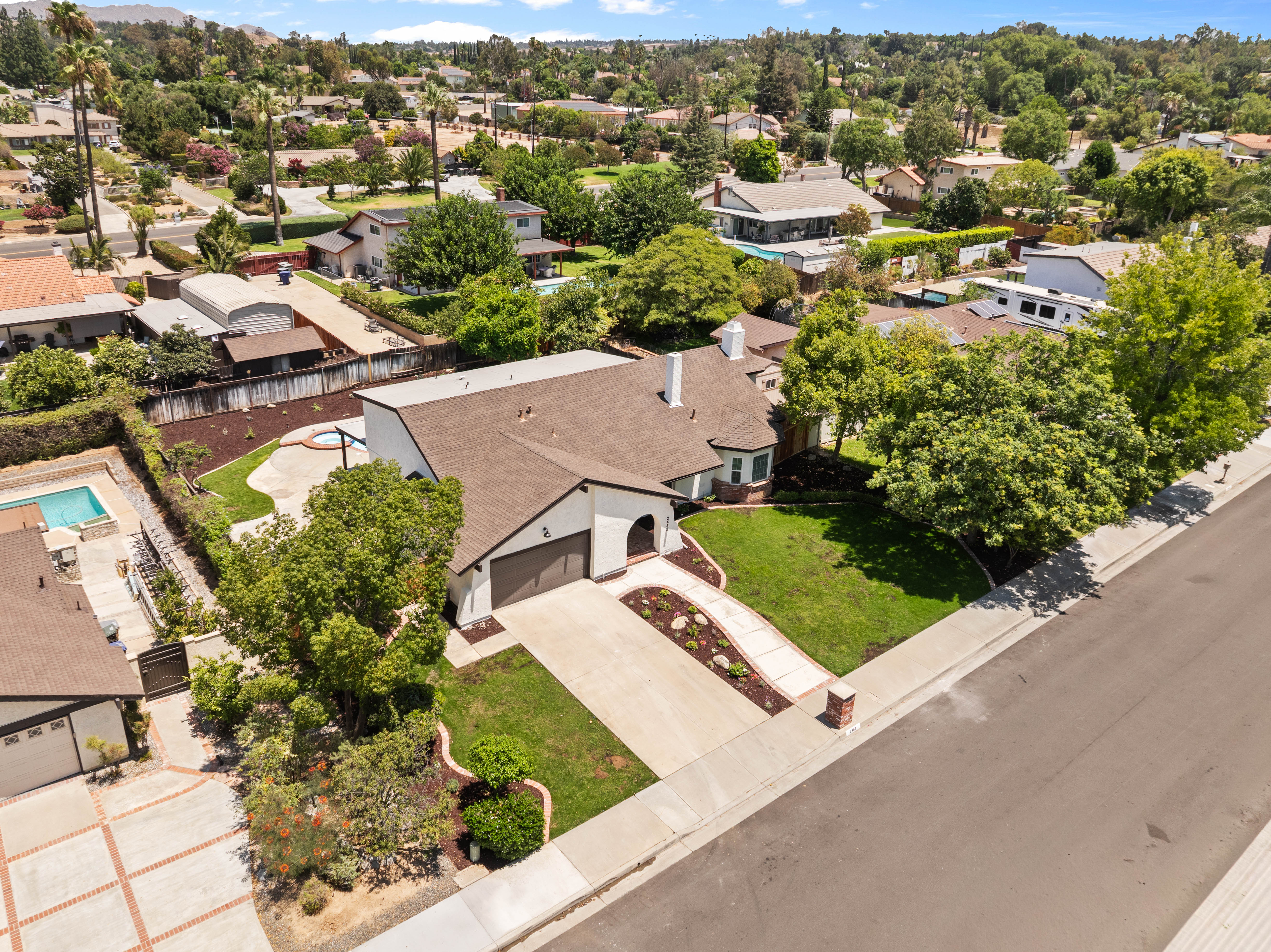  2463 Falling Oak Drive, Riverside, CA 92506 - 物件實景