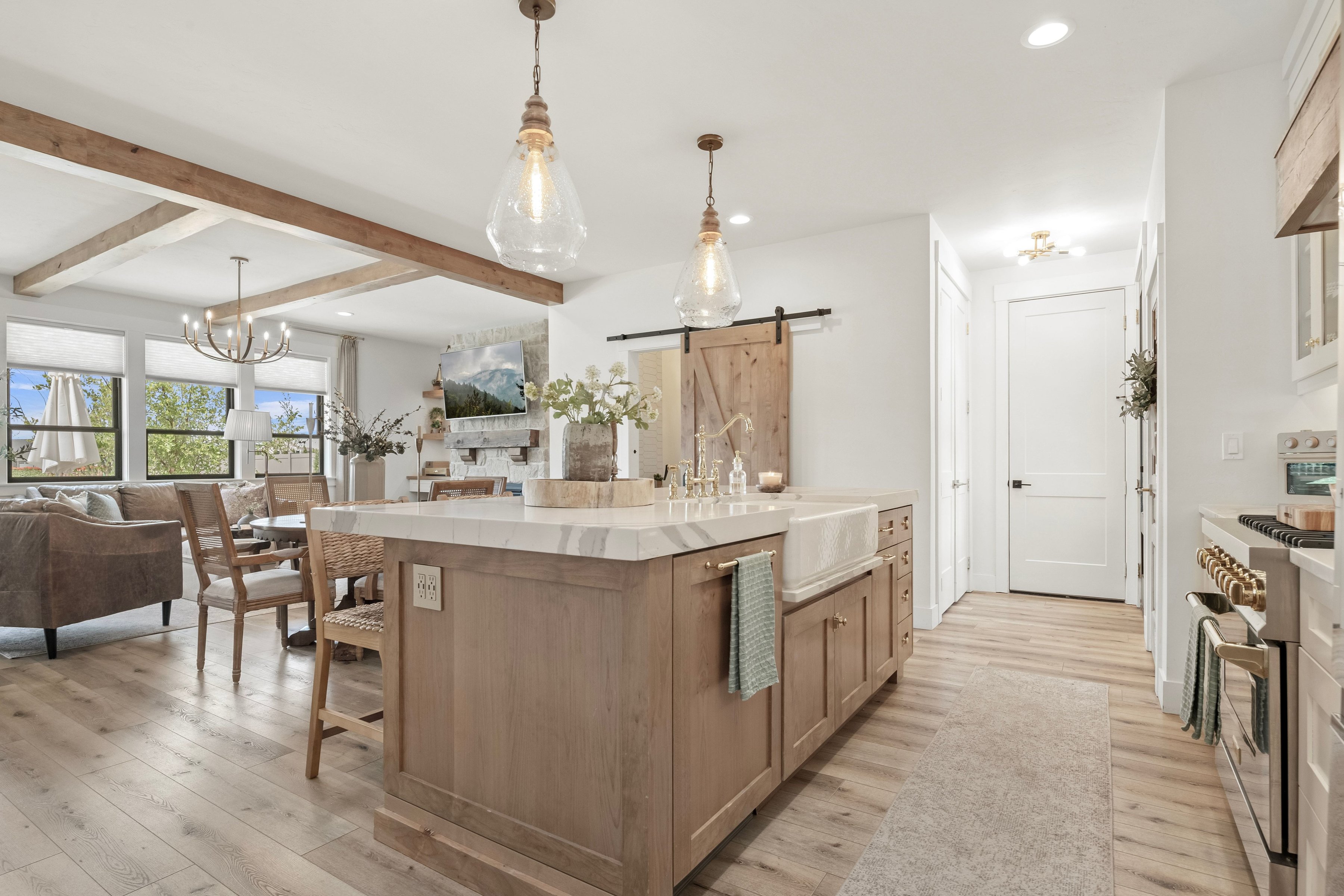  Multi-Generational Luxury with Mountain Views - 物件實景