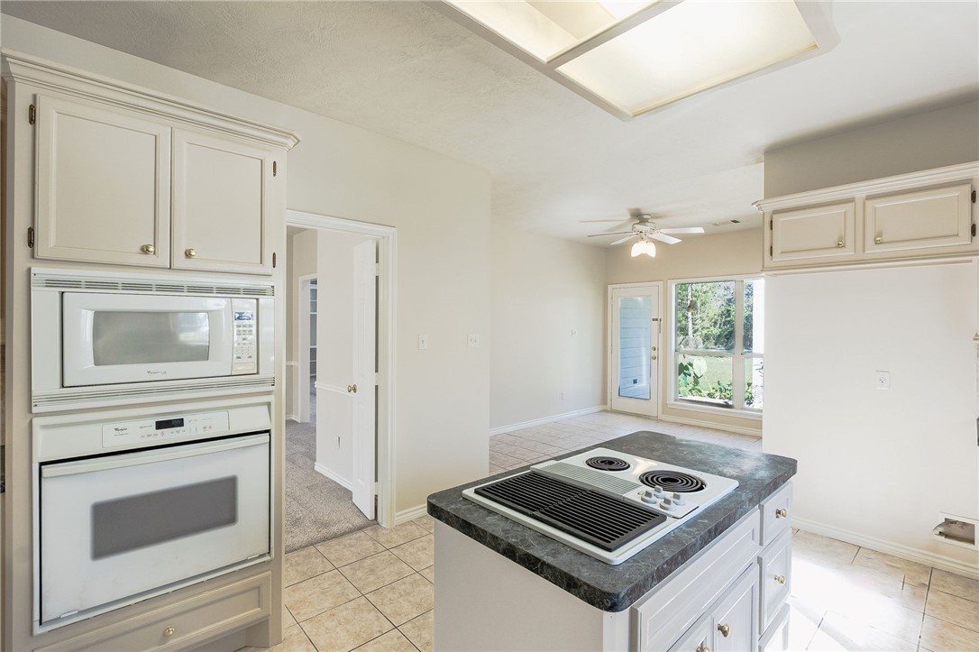 Bryan, Texas, 77808, United States, 3 Bedrooms Bedrooms, ,3 BathroomsBathrooms,Residential,For Sale,1989351